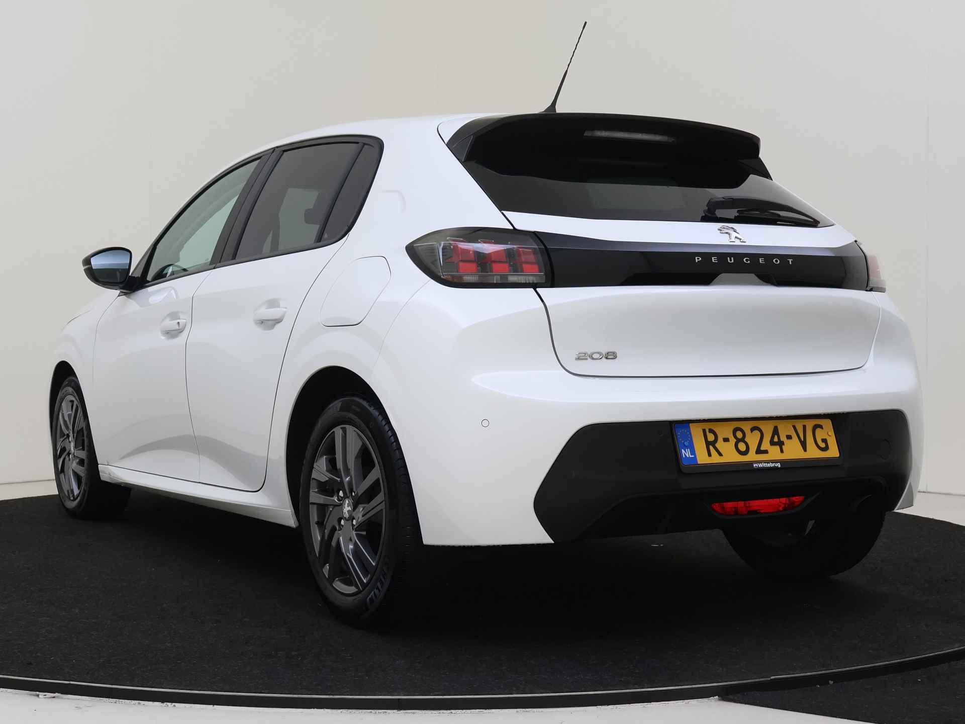 Peugeot 208 1.2 PureTech Active Pack | Navigatie | Lichtmetalen Velgen | Cruise Control | Parkeersensoren - 5/41