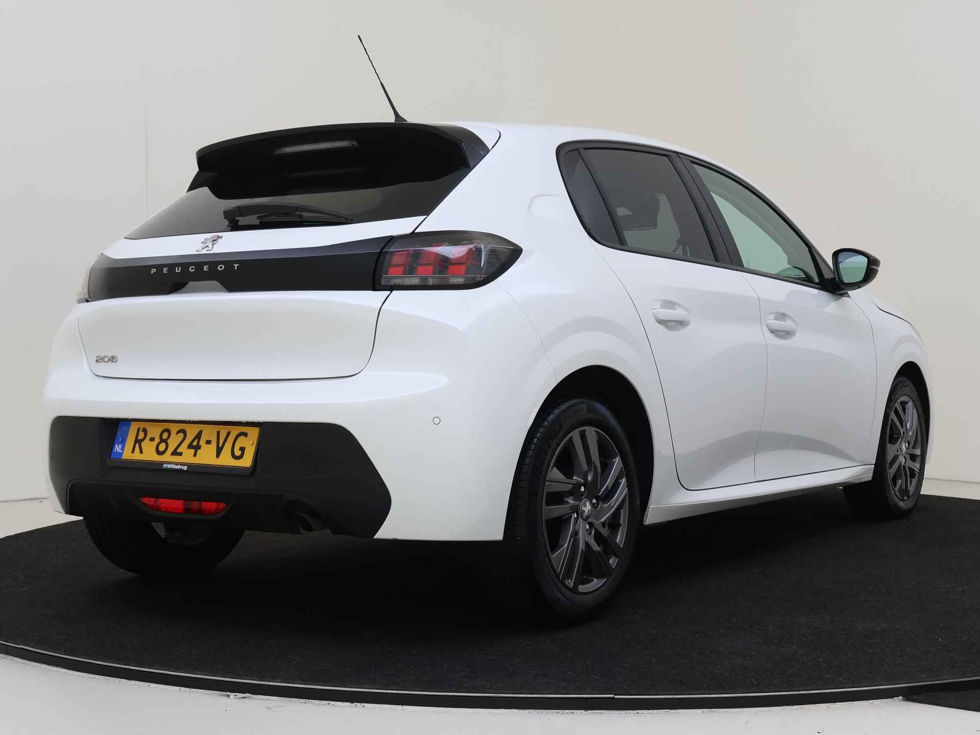 Peugeot 208 1.2 PureTech Active Pack | Navigatie | Lichtmetalen Velgen | Cruise Control | Parkeersensoren - 11/41