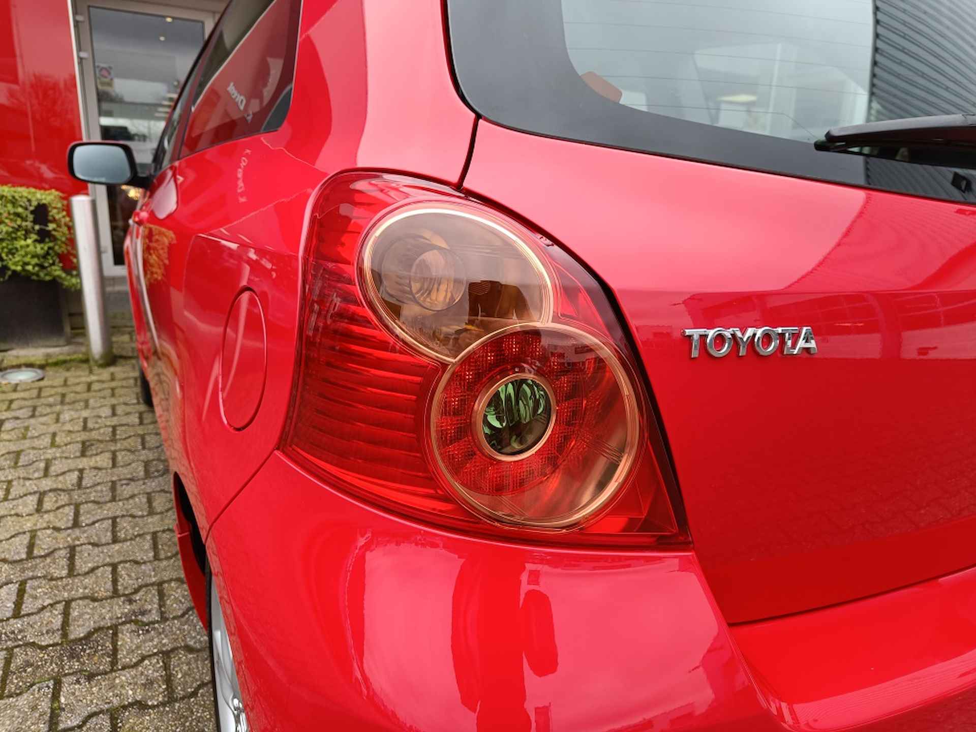 Toyota Yaris 1.8 VVTi T-Sport | Airco | 17 LM Velgen | Elektr. Raambediening - 27/32