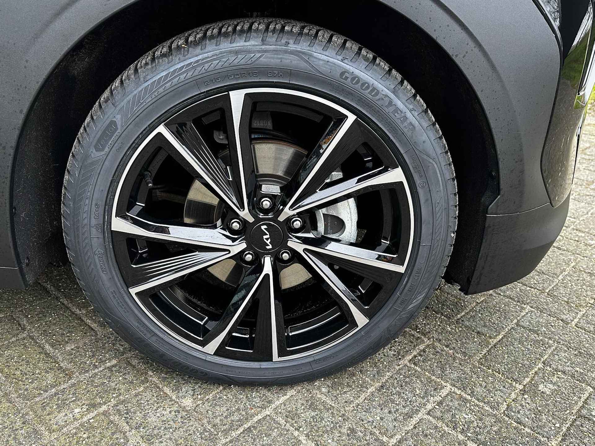 Kia EV3 Plus Advanced 81.4 kWh AIRCO | NAVIGATIE | LM VELGEN | WINTERPAKKET | CAMERA | PARKEERSENSOREN | RIJDENDE DEMO VRAAG NAAR DE BESCHIKBAARHEID - 12/35