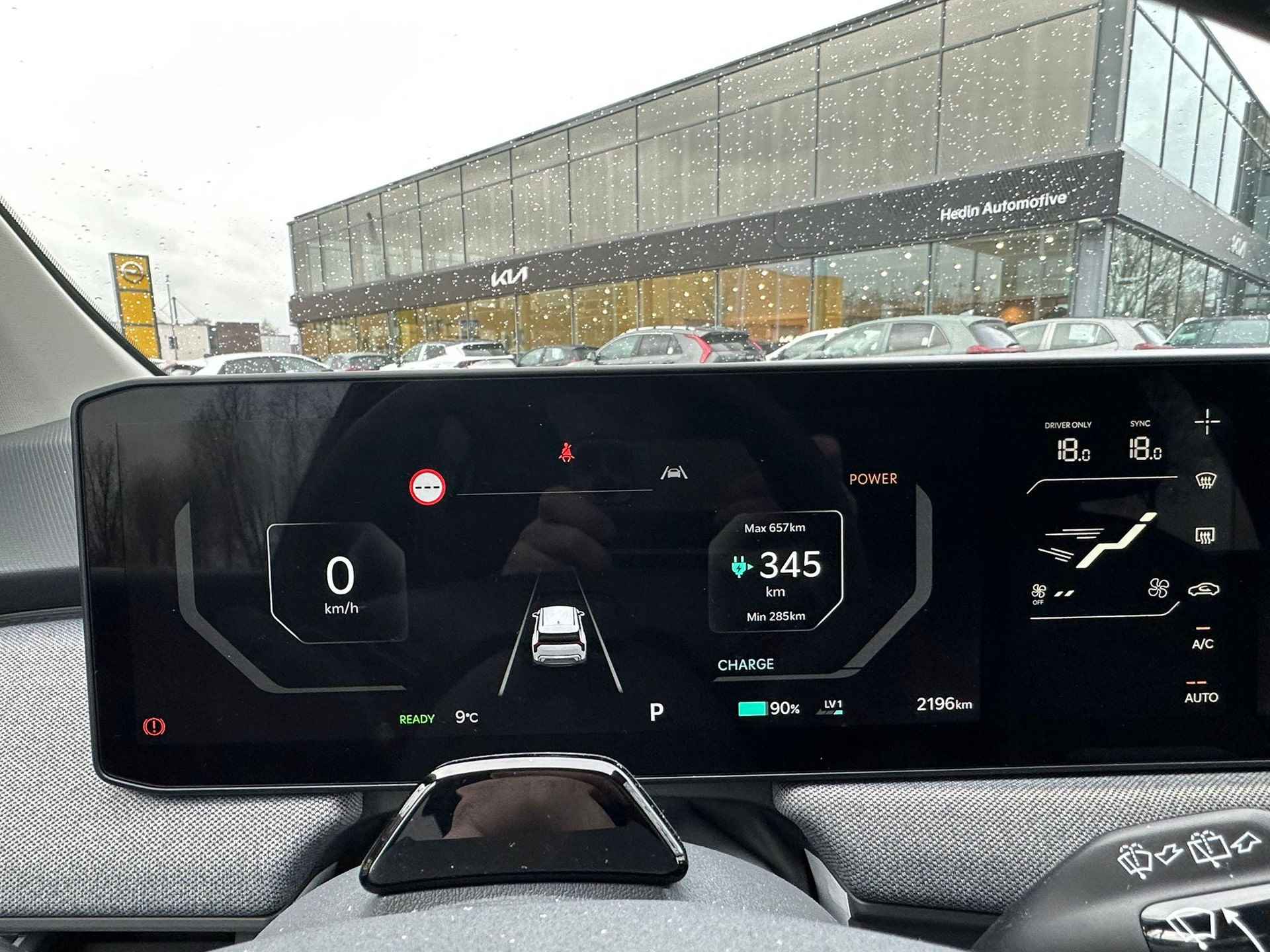 Kia EV3 Plus Advanced 81.4 kWh AIRCO | NAVIGATIE | LM VELGEN | WINTERPAKKET | CAMERA | PARKEERSENSOREN | RIJDENDE DEMO VRAAG NAAR DE BESCHIKBAARHEID - 31/35