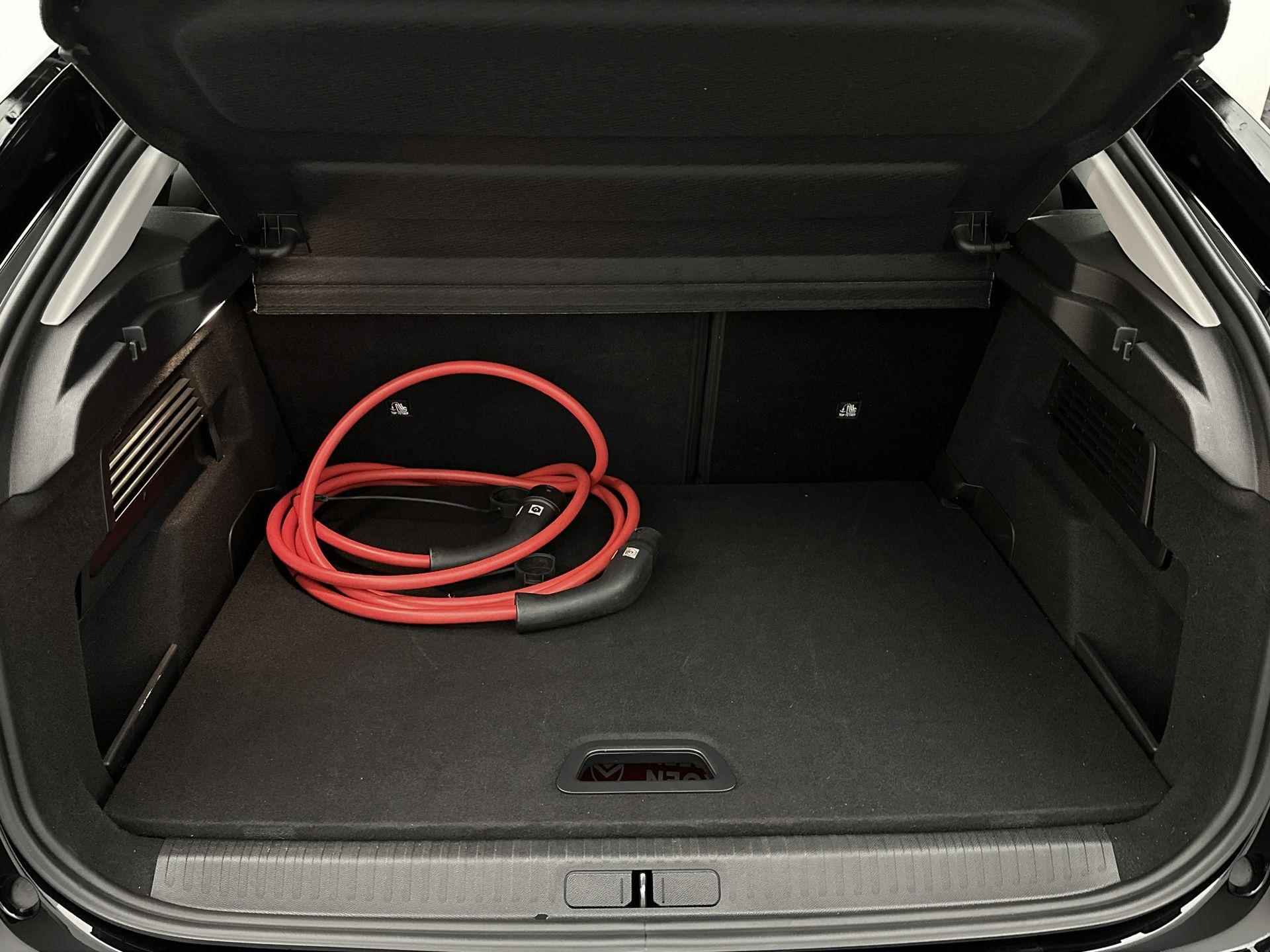 Citroen Ë-C4 EV Feel Pack 50 kWh 136 pk | Navigatie | Achteruitrijcamera | Parkeersensoren Achter | Full-LED Koplampen | Verwarmde Comfortstoelen | Adaptief Demping Systeem | Climate Control | Cruise Control | 18" Lichtmetalen Velgen | Apple Carplay/Android Auto | - 17/34