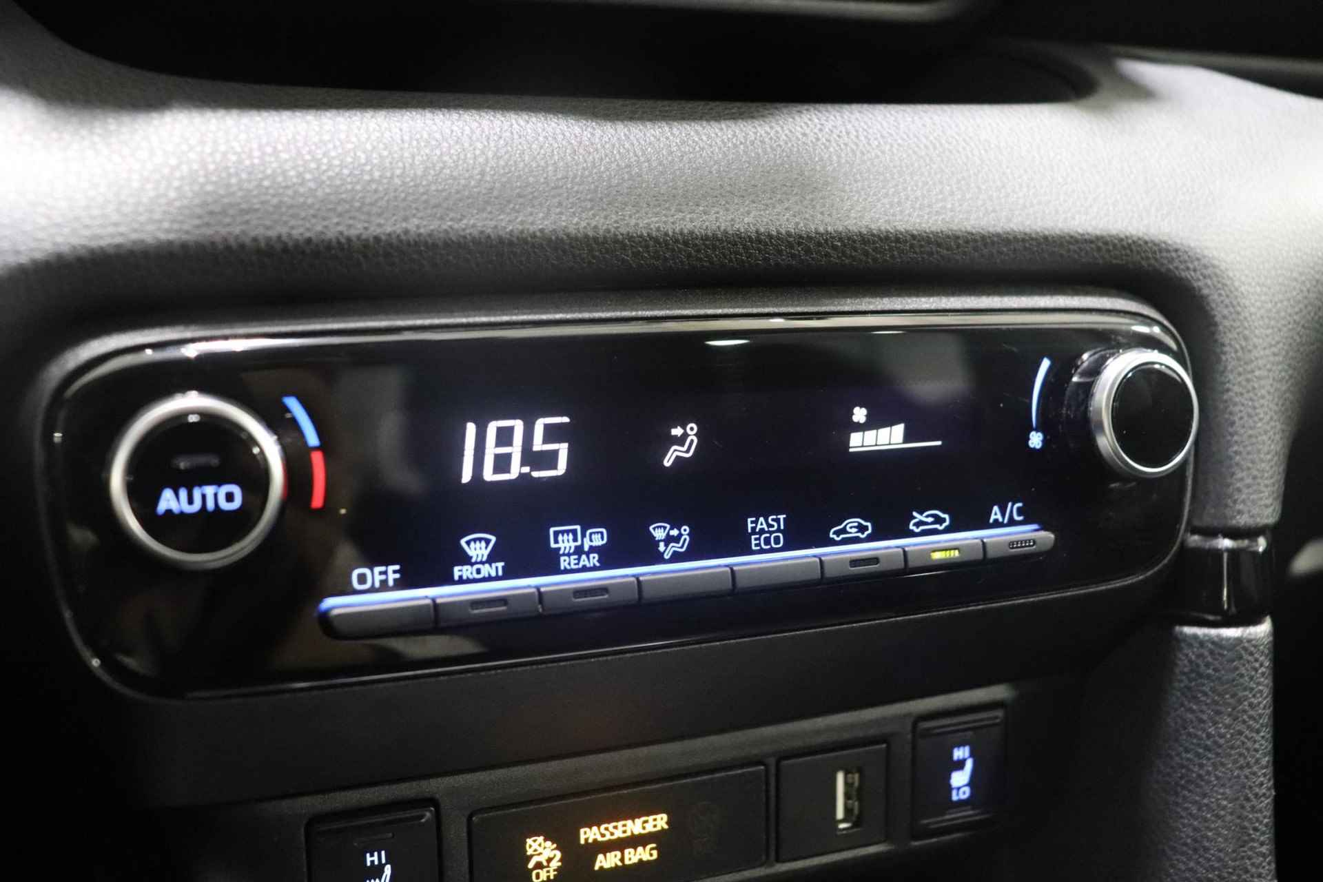 Toyota Yaris 1.5 Hybrid Style, Camera, Adaptive cruisecontrol, Stoelverwarming, Apple carplay / Android auto! - 33/39