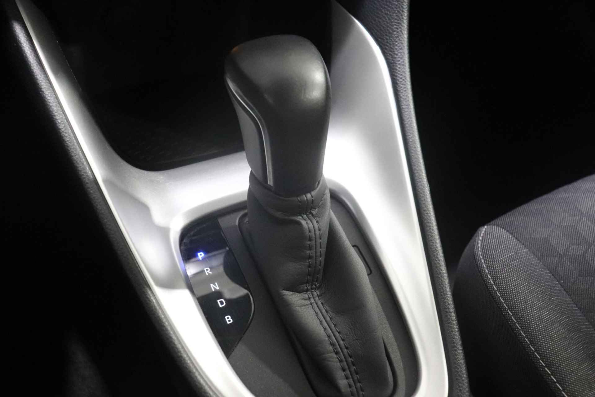 Toyota Yaris 1.5 Hybrid Style, Camera, Adaptive cruisecontrol, Stoelverwarming, Apple carplay / Android auto! - 34/39