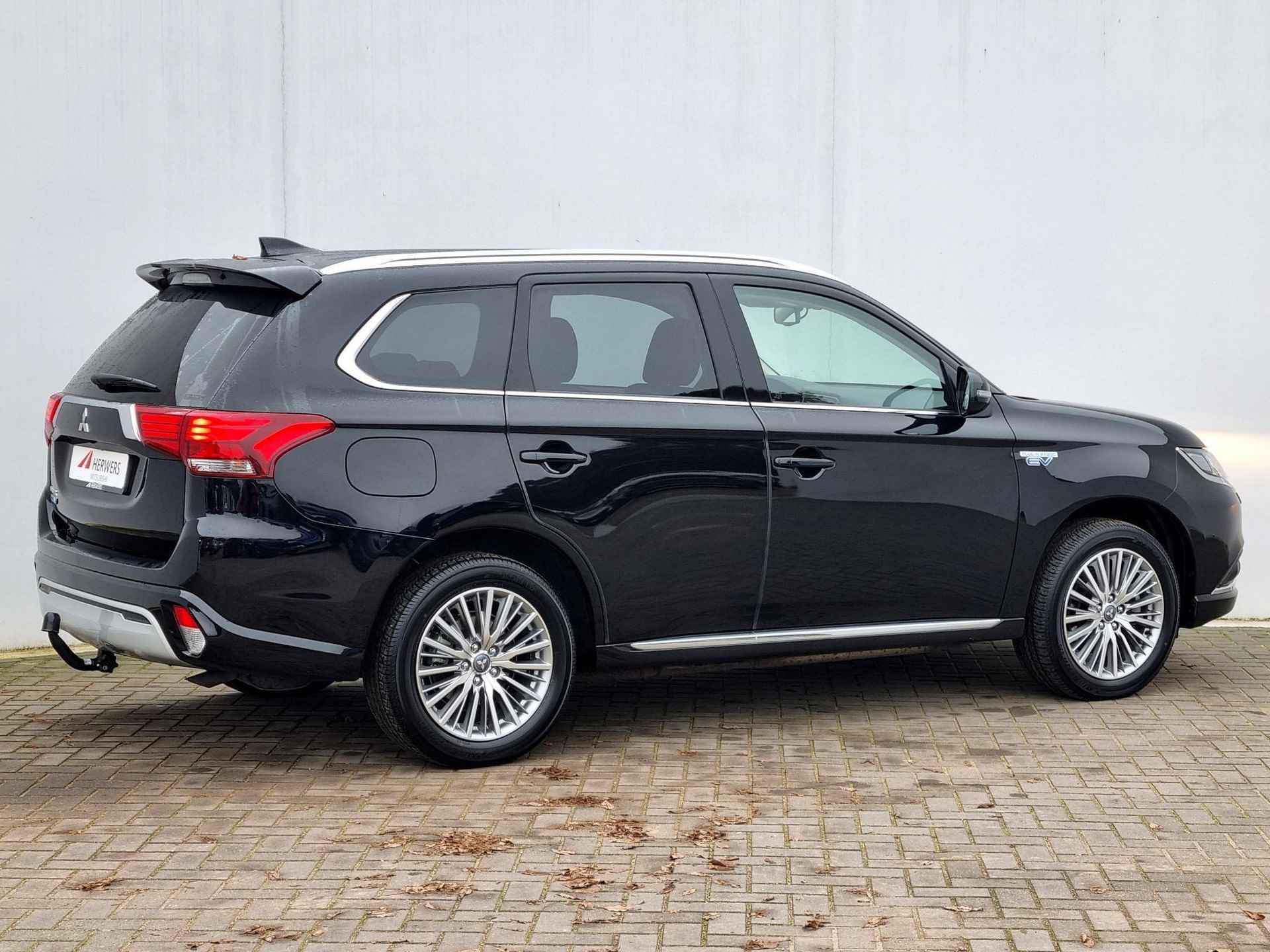 Mitsubishi Outlander 2.4 PHEV Pure S-AWC 4WD Automaat / Trekhaak (Afneembaar) / 1500KG Trekgewicht / Navigatie via Android Auto/Apple Carplay / Cruise Control - 3/46