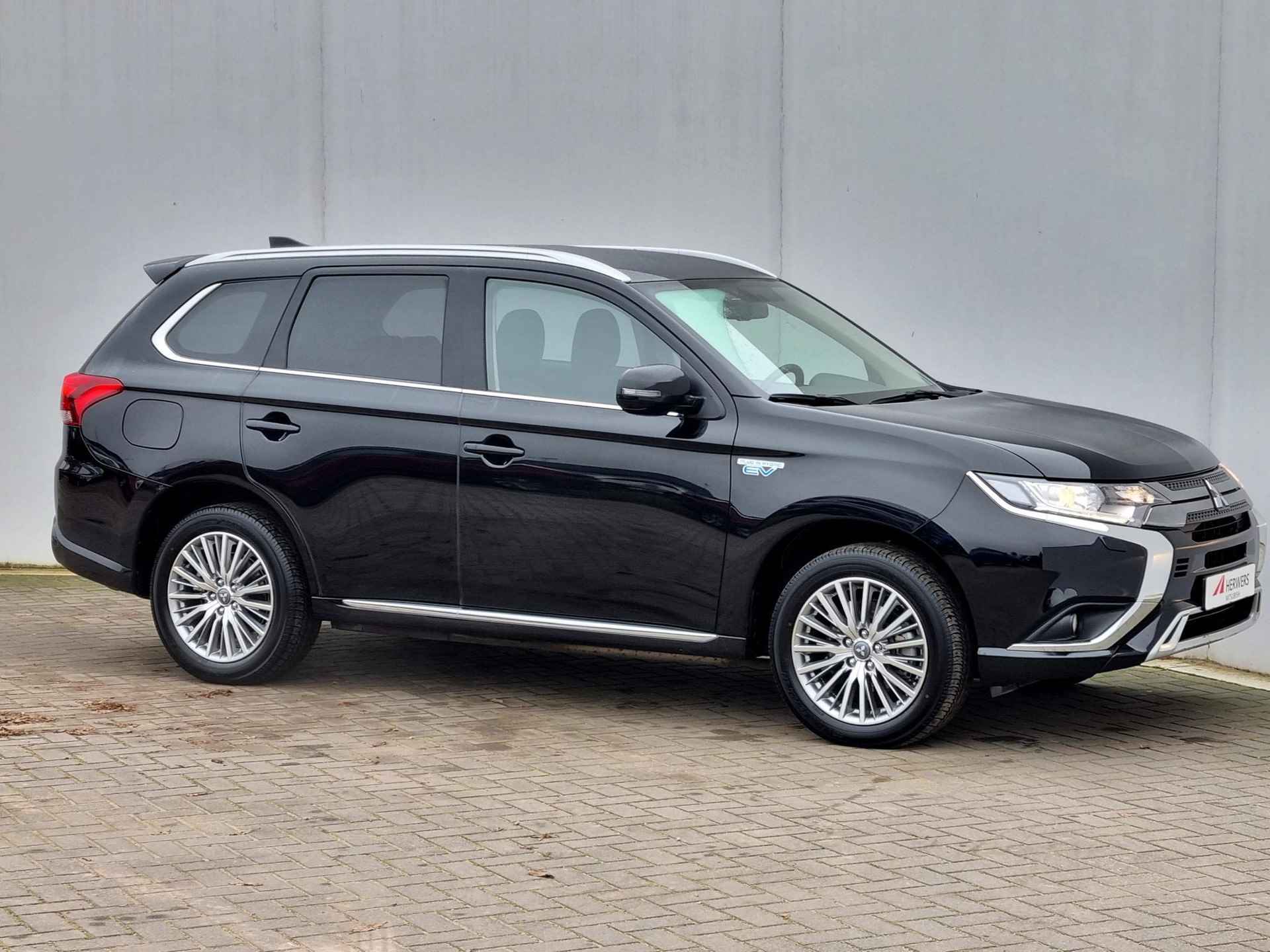 Mitsubishi Outlander 2.4 PHEV Pure S-AWC 4WD Automaat / Trekhaak (Afneembaar) / 1500KG Trekgewicht / Navigatie via Android Auto/Apple Carplay / Cruise Control - 23/46