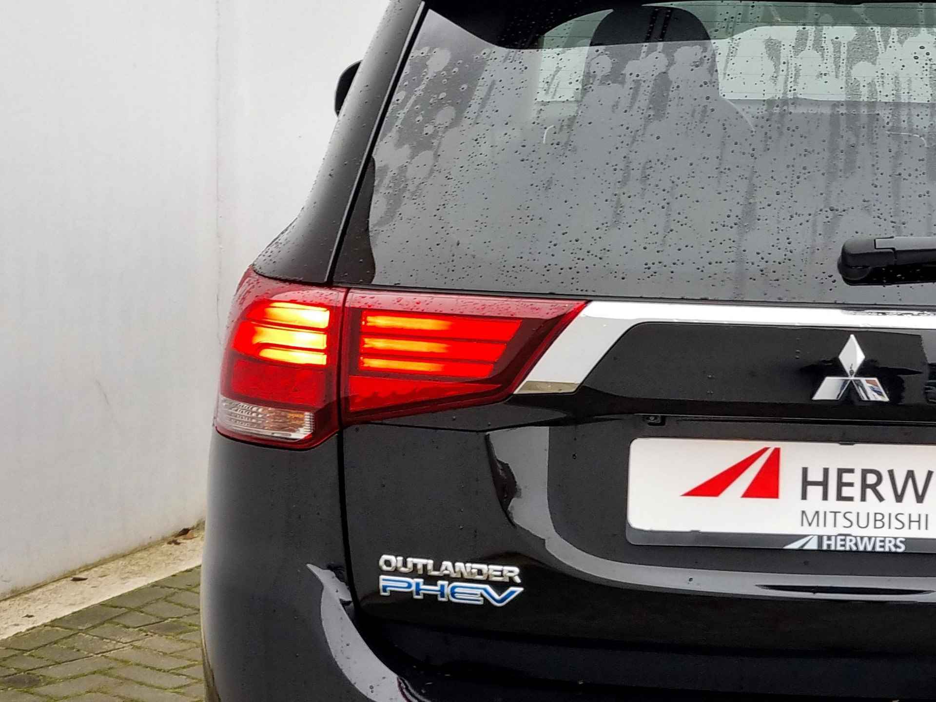 Mitsubishi Outlander 2.4 PHEV Pure S-AWC 4WD Automaat / Trekhaak (Afneembaar) / 1500KG Trekgewicht / Navigatie via Android Auto/Apple Carplay / Cruise Control - 26/46