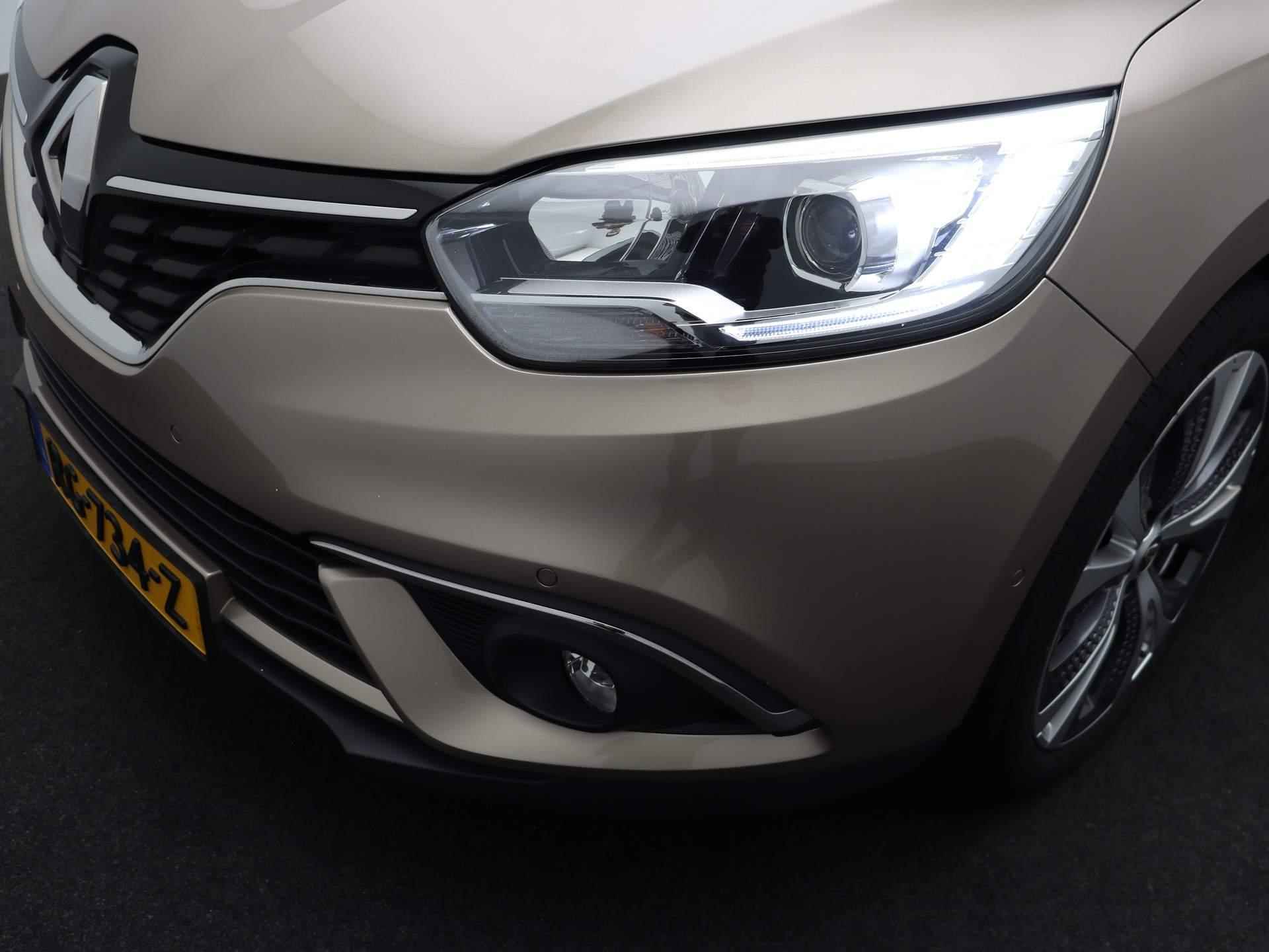 Renault Scénic TCe 130 Collection | R-Link Navigatie | Easy Life Pack met parkeersensoren rondom en acheruitrijcamera | Ruimtebesparend reservewiel 17" (max. 80km/u) | Two-tone kleurstelling | Climate Cotrol | - 14/25