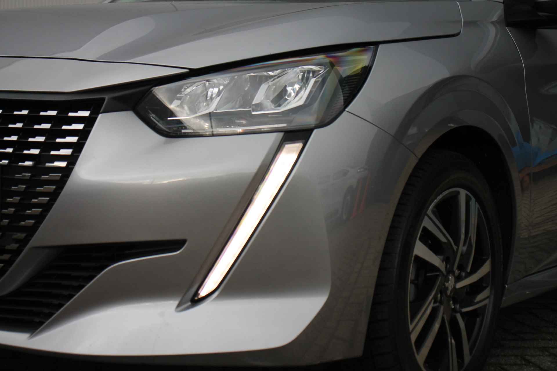 Peugeot 208 1.2 Aut. Allure | Camera | Navigatie | Cruise & Climate C. | LED | Carplay | | 3D COCKPIT | NAVI | CAMERA | LED | CRUISE | CARPLAY | CLIMA | - 9/39