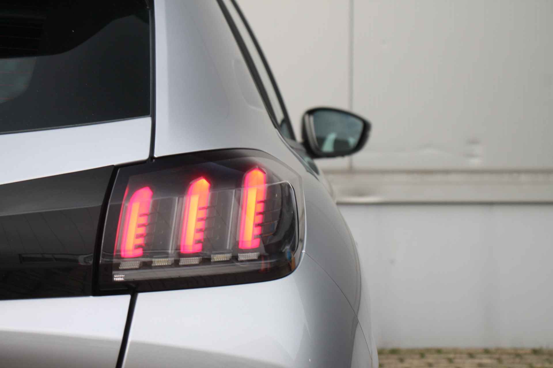 Peugeot 208 1.2 Aut. Allure | Camera | Navigatie | Cruise & Climate C. | LED | Carplay | | 3D COCKPIT | NAVI | CAMERA | LED | CRUISE | CARPLAY | CLIMA | - 10/39