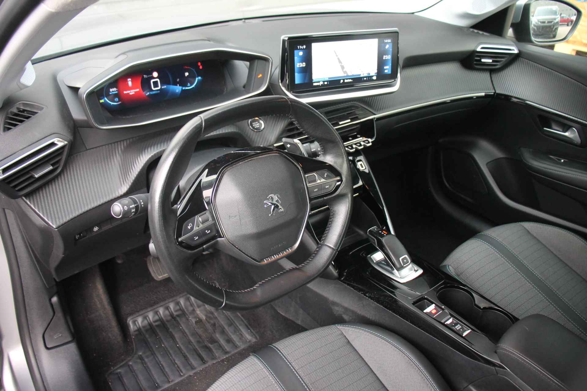 Peugeot 208 1.2 Aut. Allure | Camera | Navigatie | Cruise & Climate C. | LED | Carplay | | 3D COCKPIT | NAVI | CAMERA | LED | CRUISE | CARPLAY | CLIMA | - 12/39