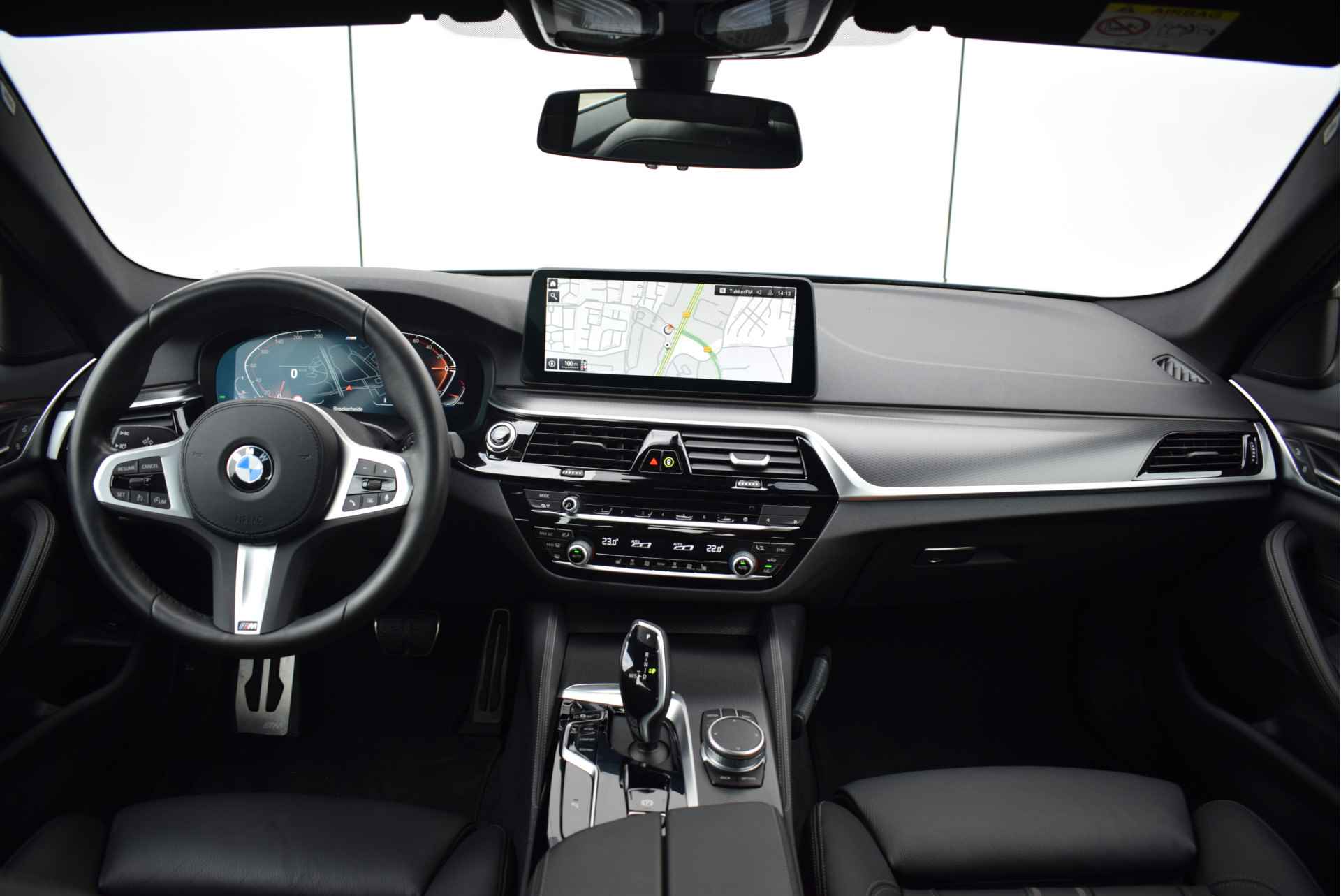 BMW 5 Serie 530i High Executive M Sport Automaat / Trekhaak / Laserlight / Parking Assistant / Comfortstoelen / Head-Up / Live Cockpit Professional - 4/30