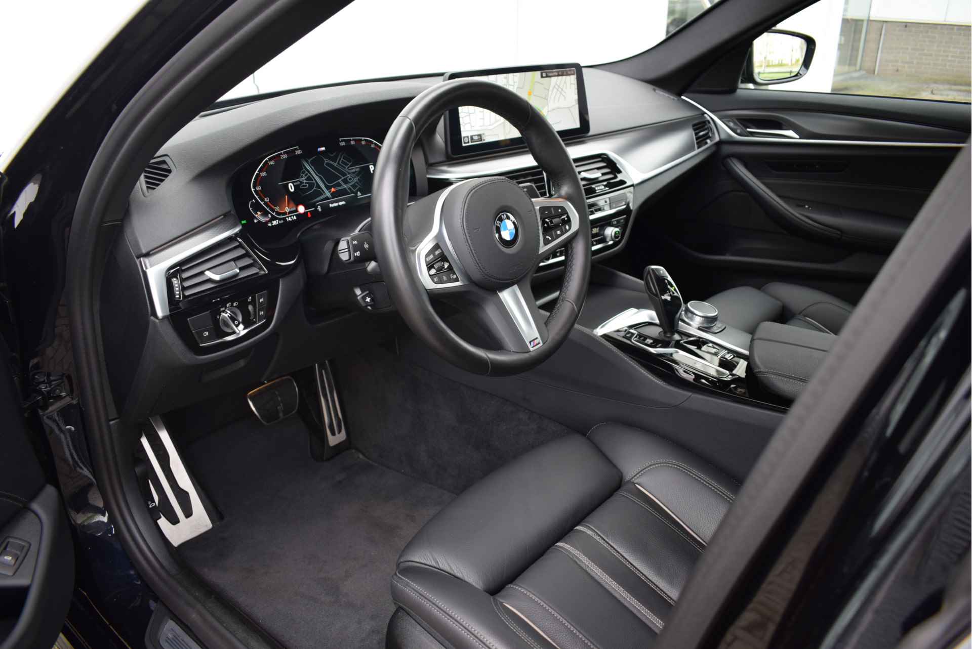 BMW 5 Serie 530i High Executive M Sport Automaat / Trekhaak / Laserlight / Parking Assistant / Comfortstoelen / Head-Up / Live Cockpit Professional - 18/30