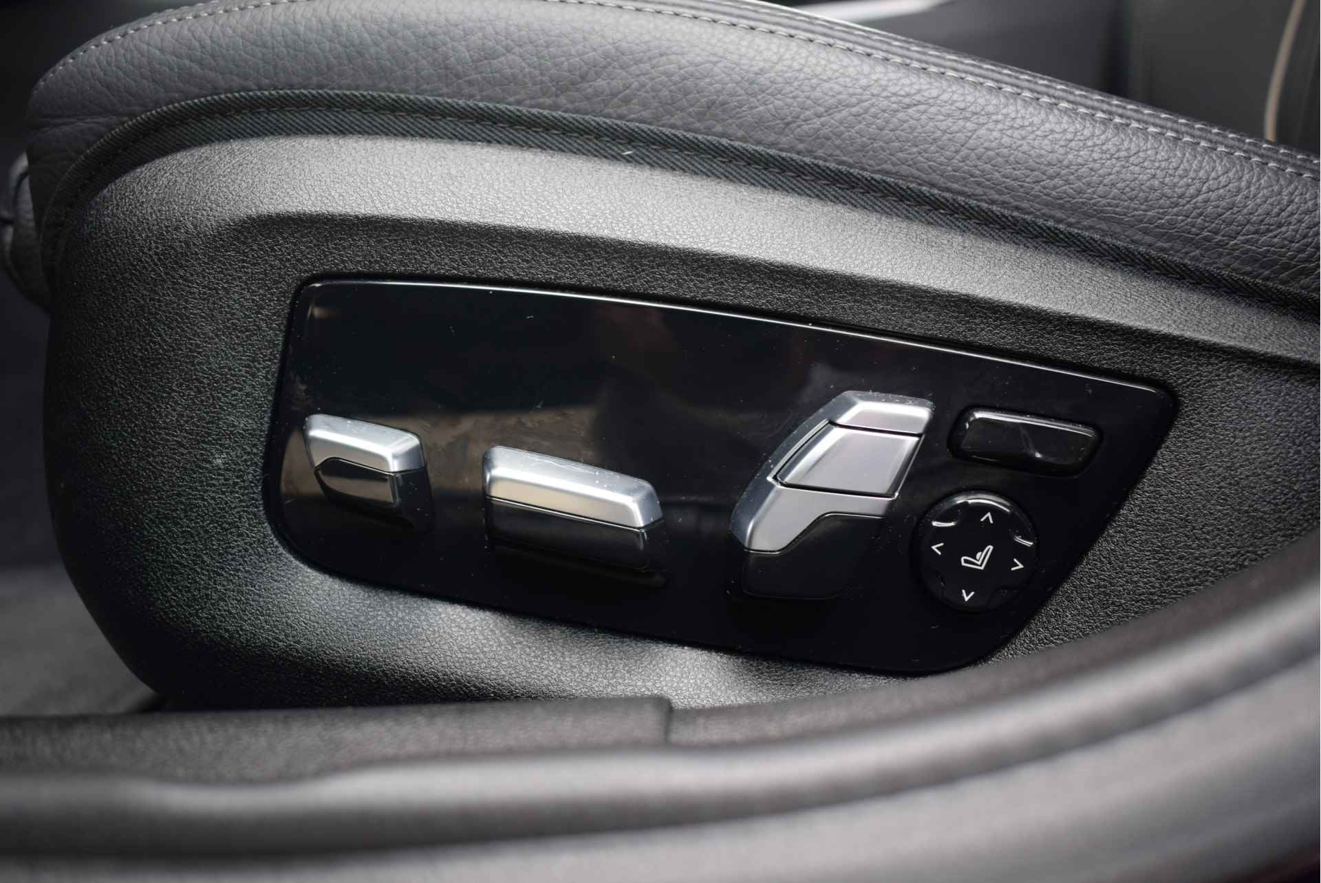 BMW 5 Serie 530i High Executive M Sport Automaat / Trekhaak / Laserlight / Parking Assistant / Comfortstoelen / Head-Up / Live Cockpit Professional - 19/30