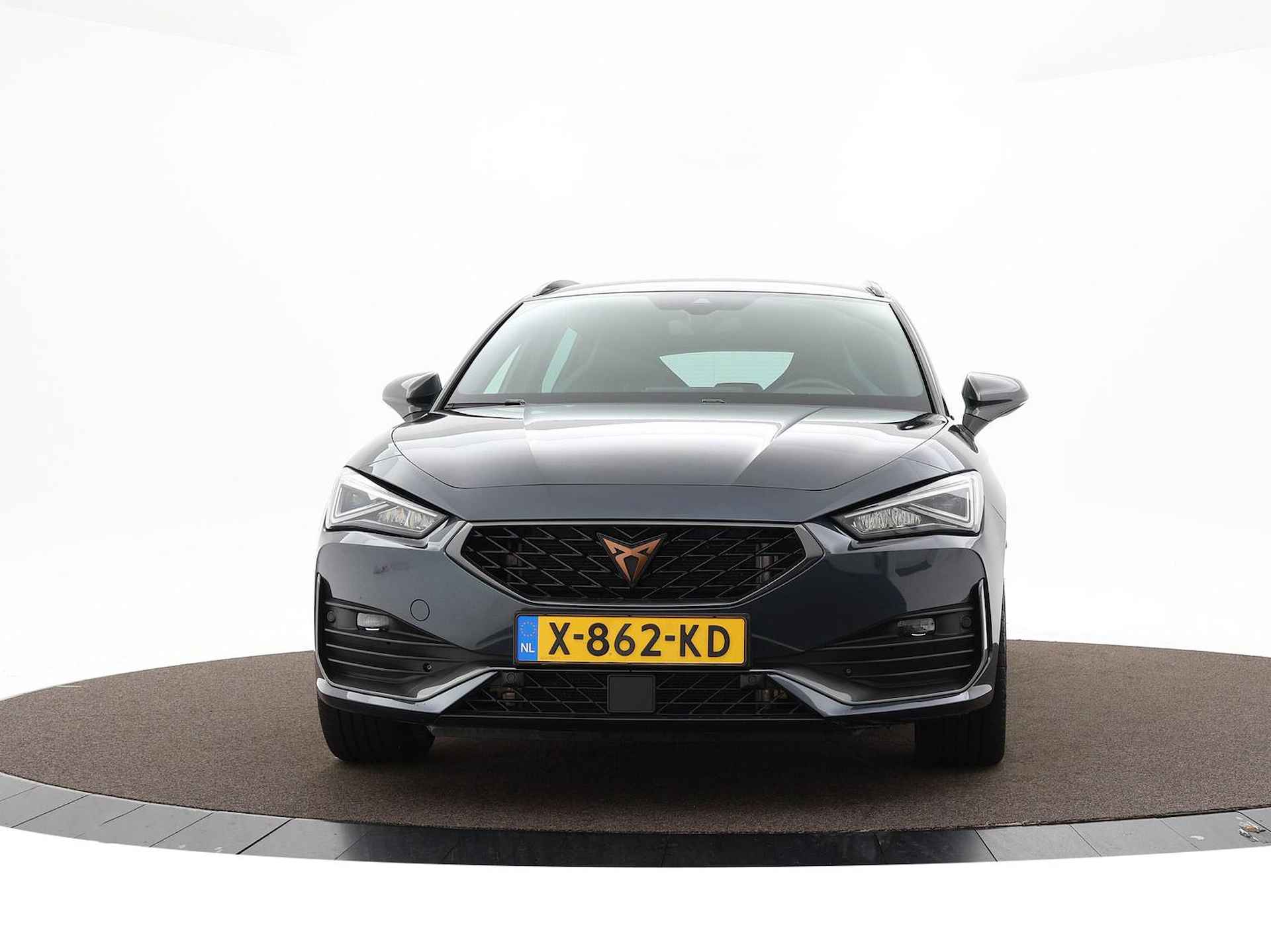 CUPRA Leon Sportstourer 1.4 e-Hybrid 204pk DSG Business · Camera · Keyless · Apple/Android Car Play · Side Assist · Inklap. Trekhaak · Stuur- & Stoelverwarming · Parkeer Assistent · Garantie t/m 19-12-2027 of 100.000km - 32/44