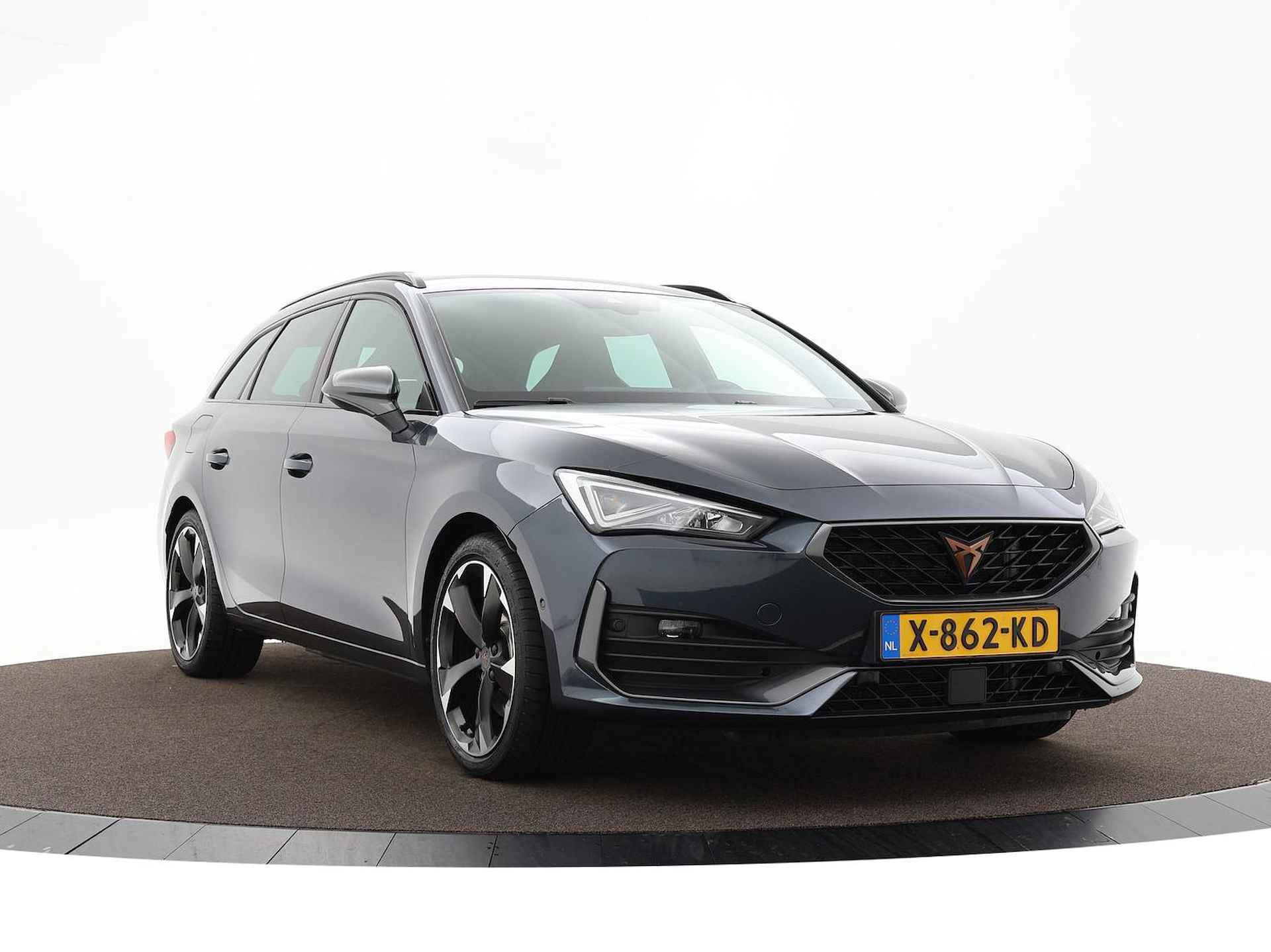 CUPRA Leon Sportstourer 1.4 e-Hybrid 204pk DSG Business · Camera · Keyless · Apple/Android Car Play · Side Assist · Inklap. Trekhaak · Stuur- & Stoelverwarming · Parkeer Assistent · Garantie t/m 19-12-2027 of 100.000km - 33/44