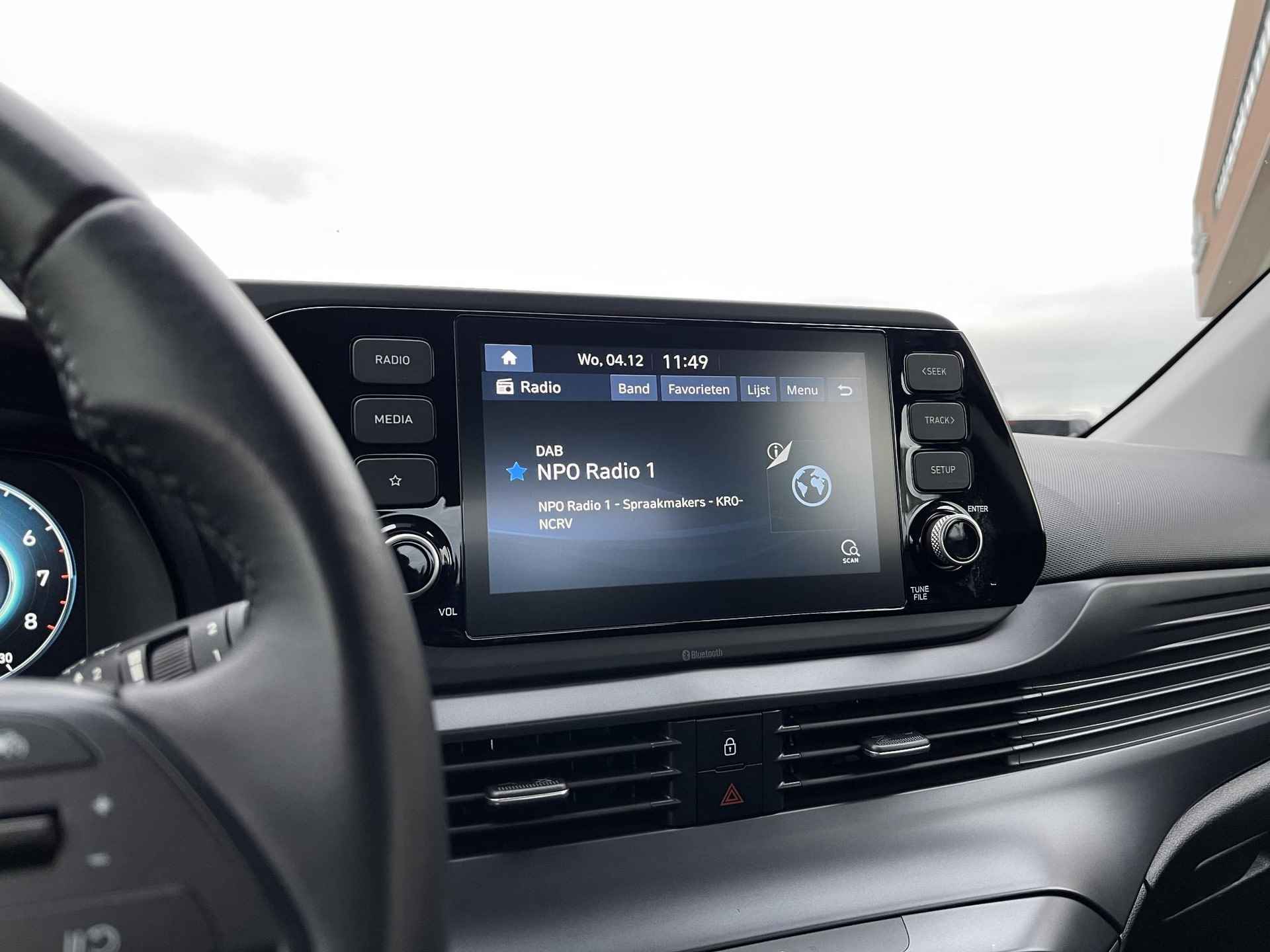 Hyundai i20 1.0 T-GDI Comfort | Two-Tone Lakkleur | Apple Carpaly/Android Auto | Camera | Cruise Control | Airco | Digitaal Instrumentenpaneel | Rijklaarprijs! - 17/23