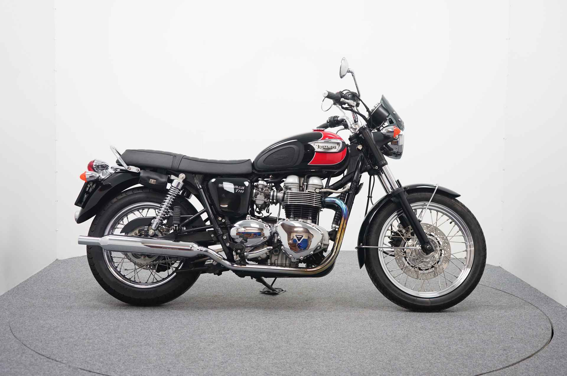 Triumph BONNEVILLE T100 - 1/15