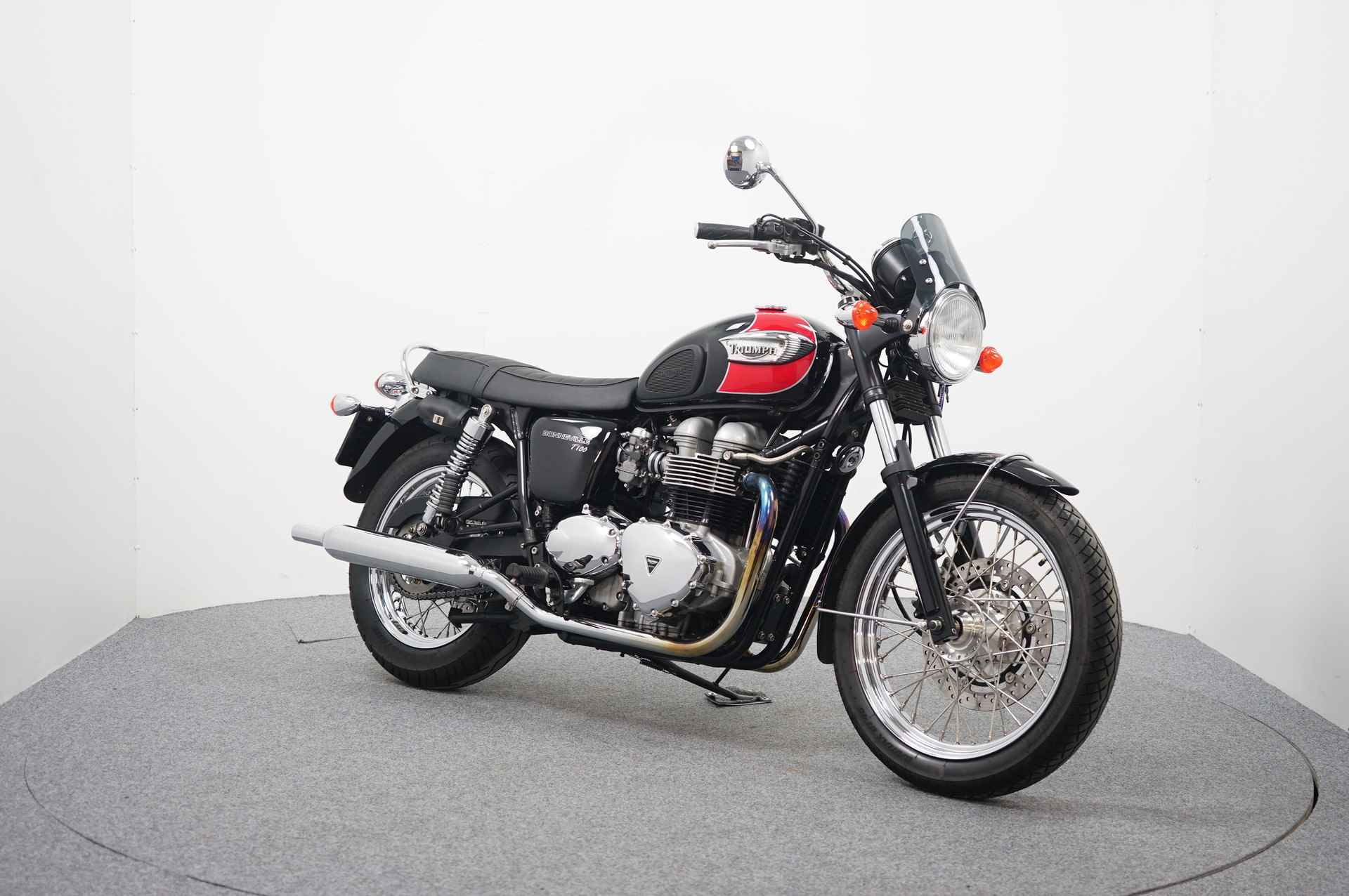 Triumph BONNEVILLE T100 - 2/15