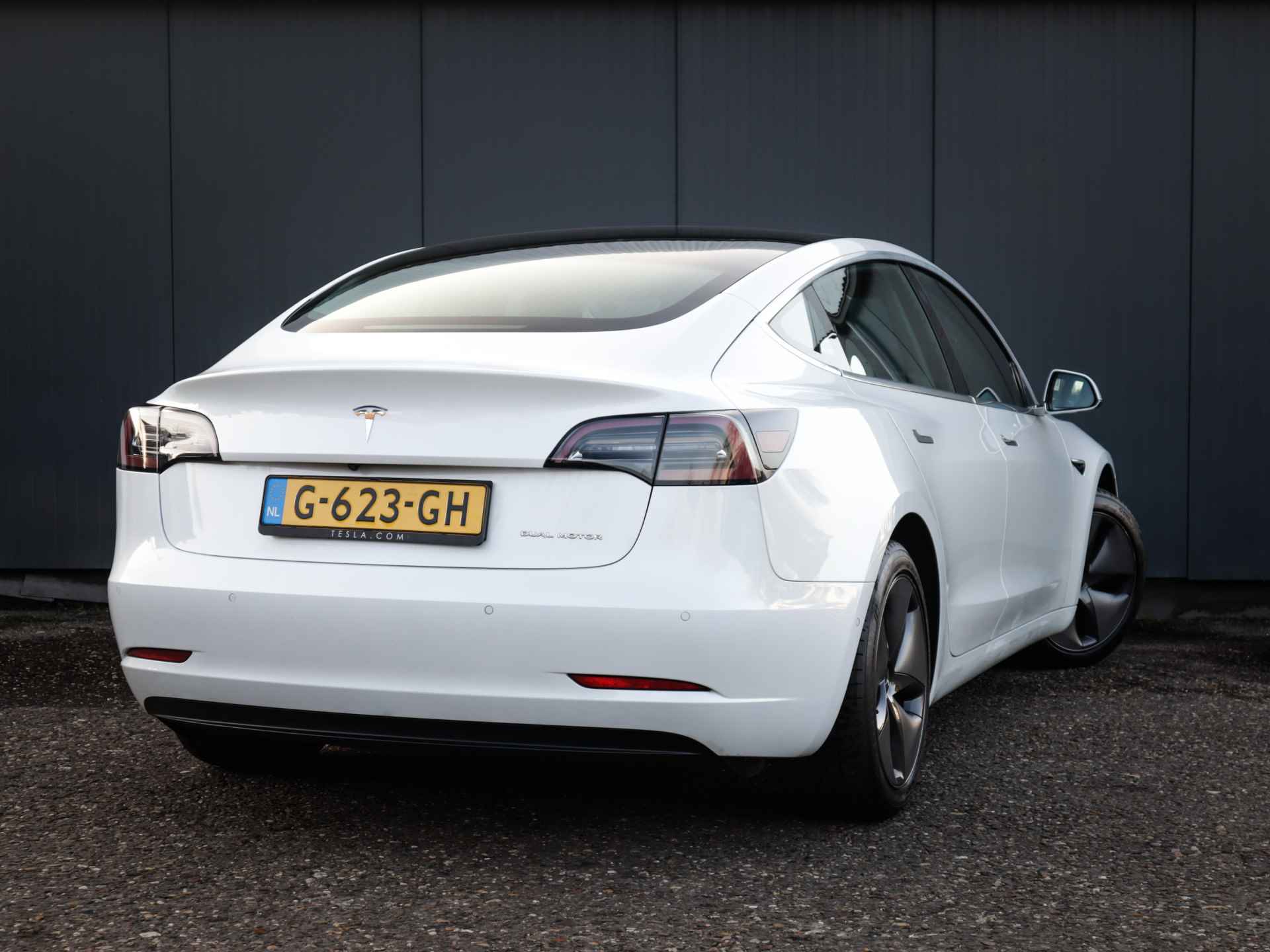 Tesla Model 3 Long Range AWD 75 kWh (461 PK) 1e-Eig, Tesla-Dealer-Onderh, 12-Mnd-BOVAG, NL-Auto, Leer, Panoramadak, Autopilot, Keyless-Entry/Start, Achteruitrijcamera, Parkeersensoren-V+A, Stoelverwarming-V+A, Premium-Audio, Bluetooth, Licht-Zicht-Pakket, Lm-Velgen-18Inch, Privacy-Glas - 4/39