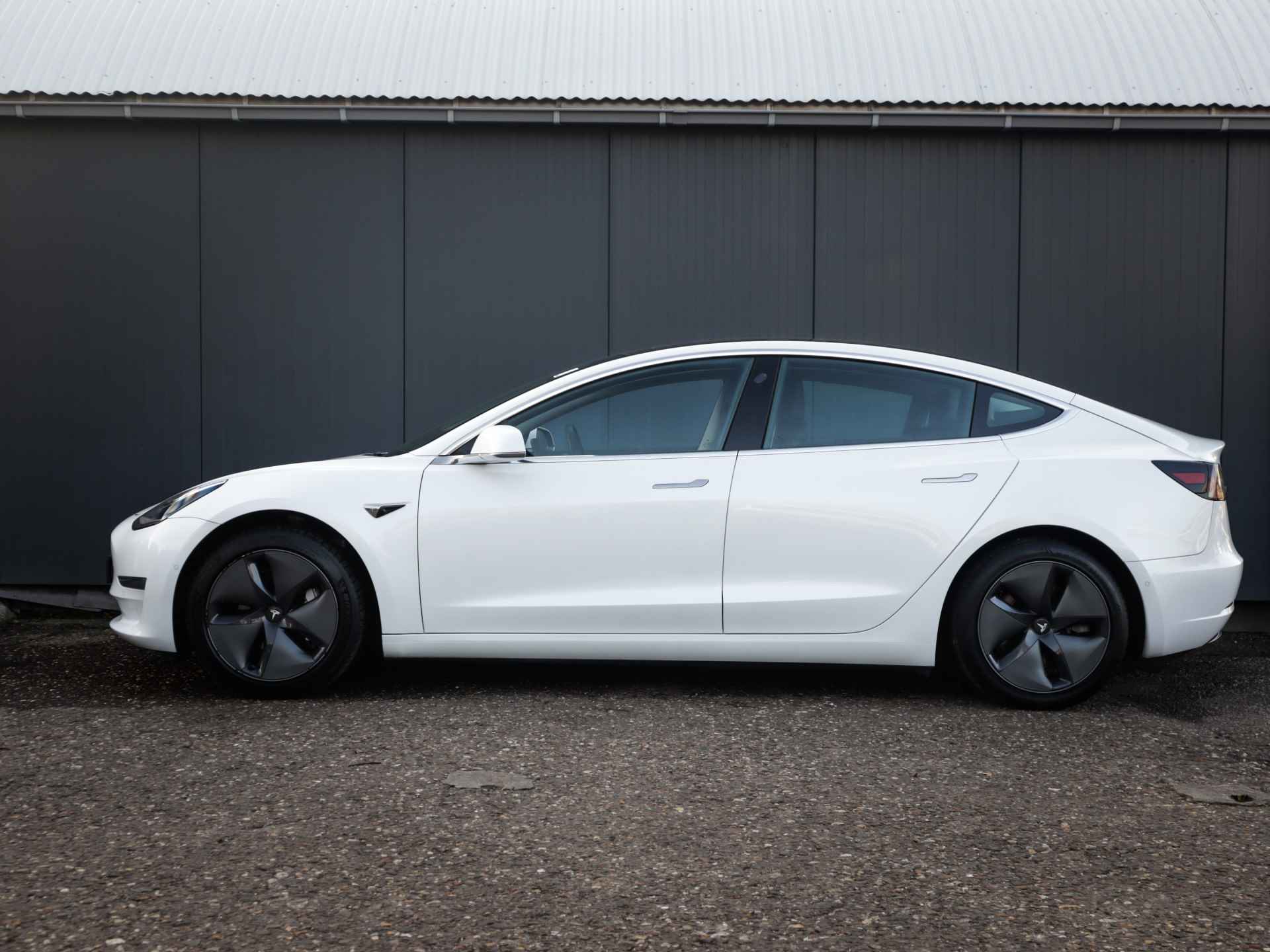 Tesla Model 3 Long Range AWD 75 kWh (461 PK) 1e-Eig, Tesla-Dealer-Onderh, 12-Mnd-BOVAG, NL-Auto, Leer, Panoramadak, Autopilot, Keyless-Entry/Start, Achteruitrijcamera, Parkeersensoren-V+A, Stoelverwarming-V+A, Premium-Audio, Bluetooth, Licht-Zicht-Pakket, Lm-Velgen-18Inch, Privacy-Glas - 20/39