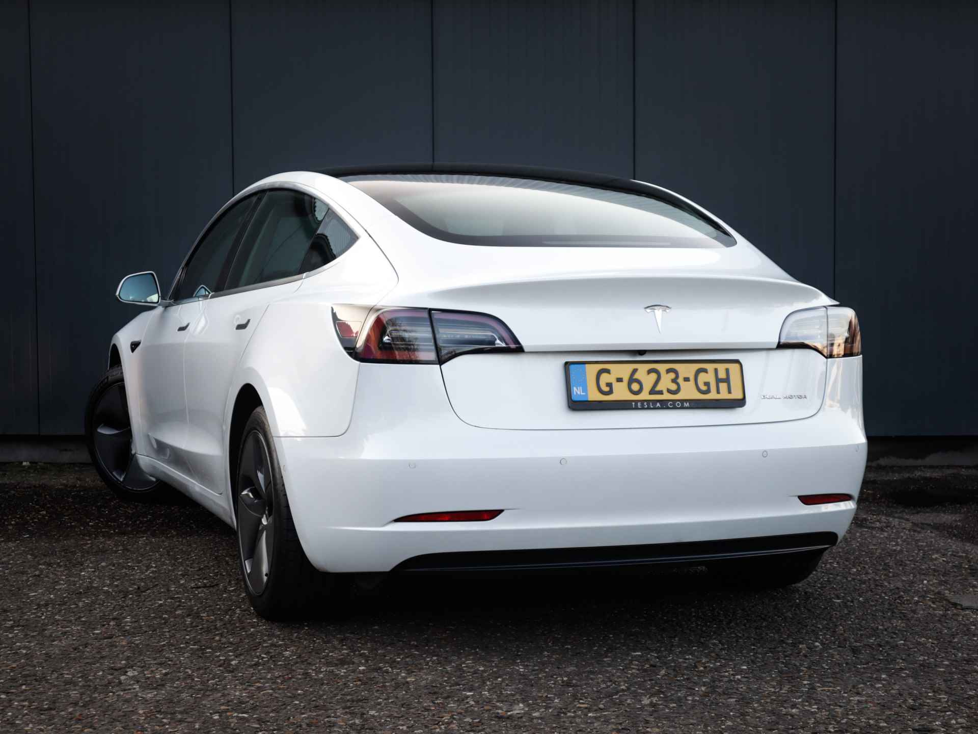 Tesla Model 3 Long Range AWD 75 kWh (461 PK) 1e-Eig, Tesla-Dealer-Onderh, 12-Mnd-BOVAG, NL-Auto, Leer, Panoramadak, Autopilot, Keyless-Entry/Start, Achteruitrijcamera, Parkeersensoren-V+A, Stoelverwarming-V+A, Premium-Audio, Bluetooth, Licht-Zicht-Pakket, Lm-Velgen-18Inch, Privacy-Glas - 24/39