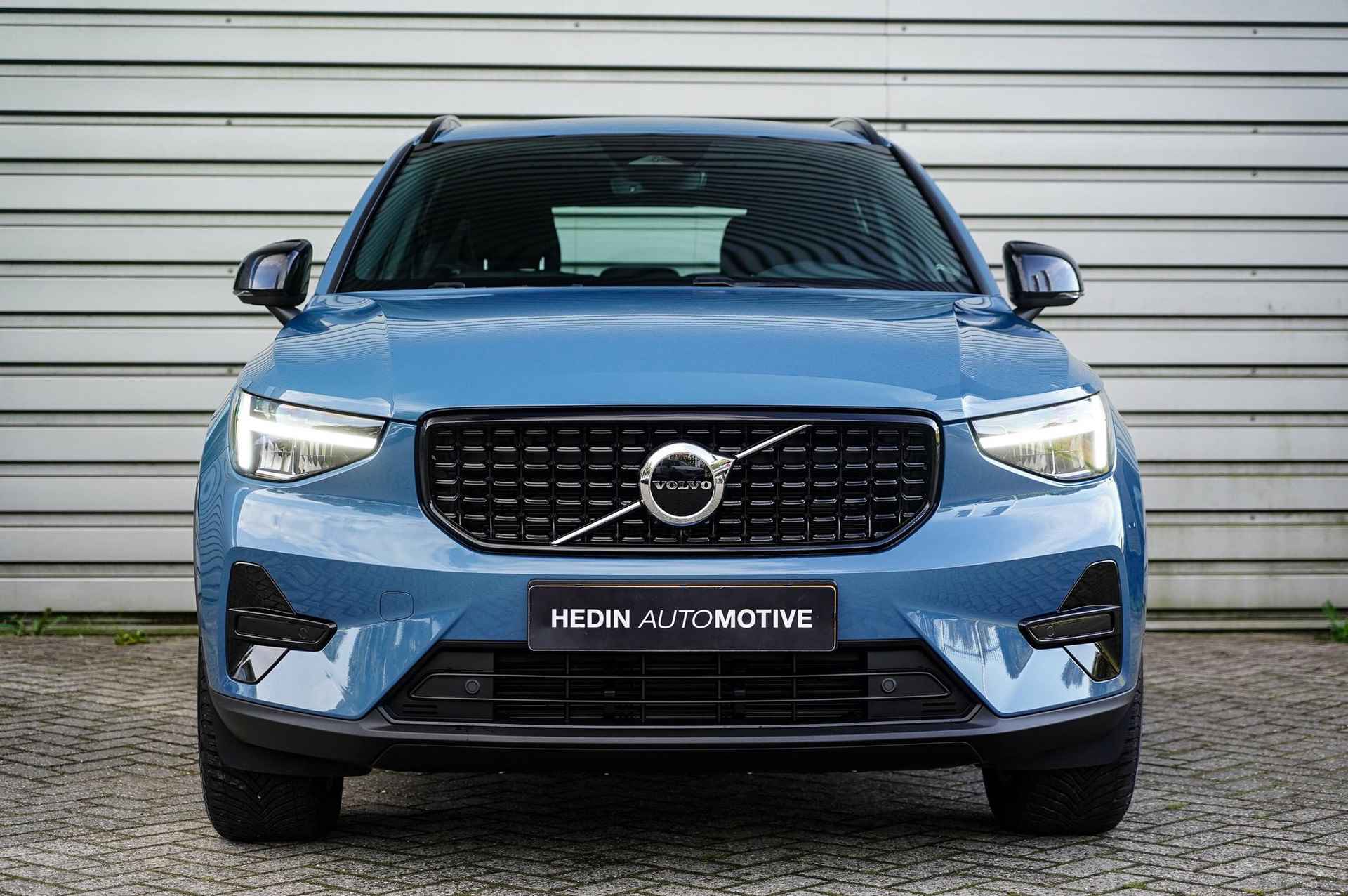 Volvo XC40 B4 Plus Dark | Adaptive Cruise | BLIS | Trekhaak | Power Seats | Premium Audio  | Keyless | Stoel/Stuurwiel bediening | - 2/30