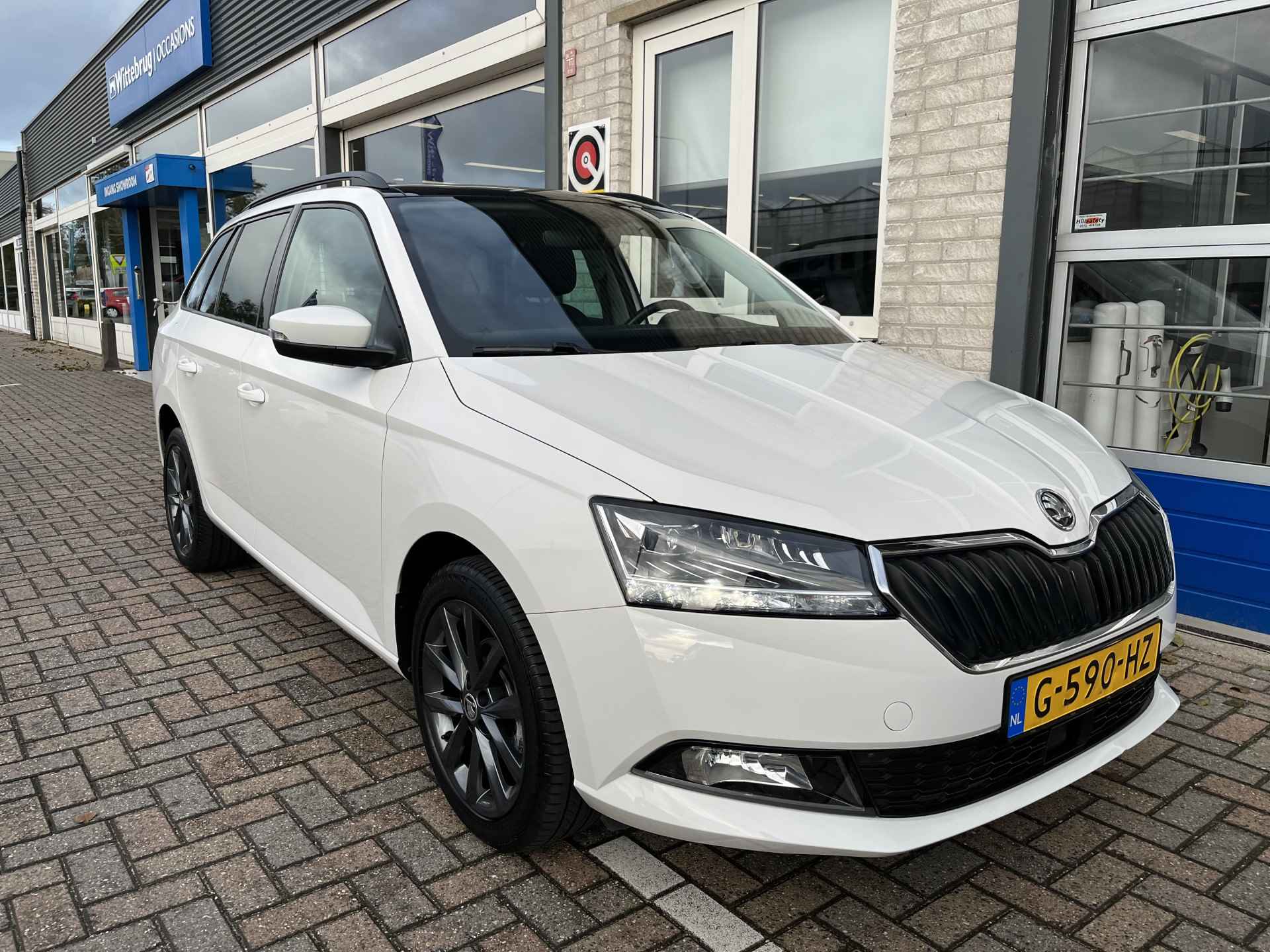 Škoda Fabia Combi 1.0 Business Edition / PANO/ PARK. SENSOREN/ CRUISE/ LED/ STOELVERWARM./ BLUETOOTH/ NAVI/ CLIMA/ DAB/ 16" LMV/ - 38/41