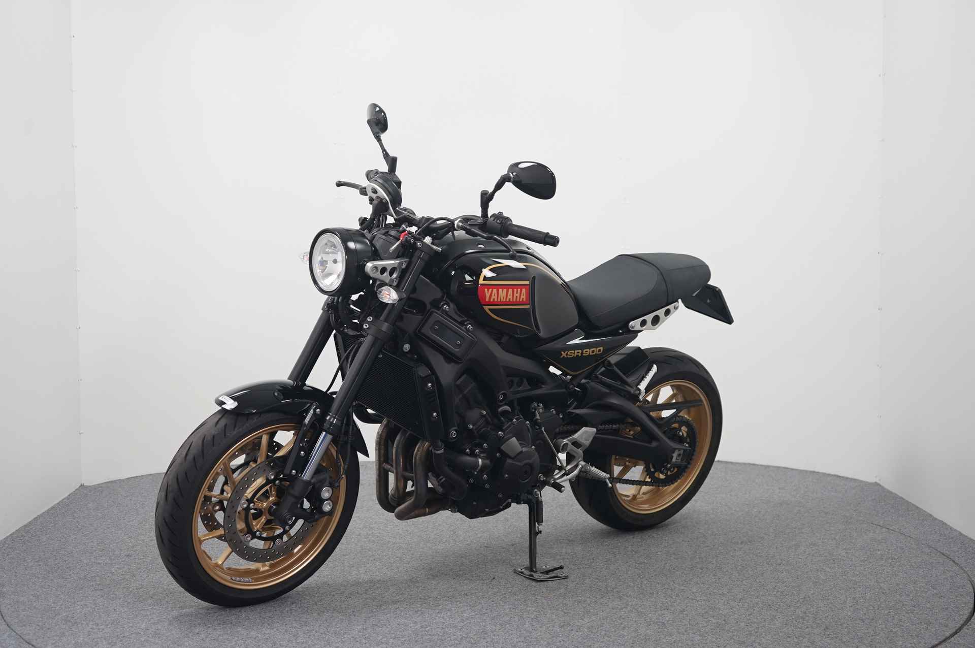 Yamaha XSR 900 - 4/15