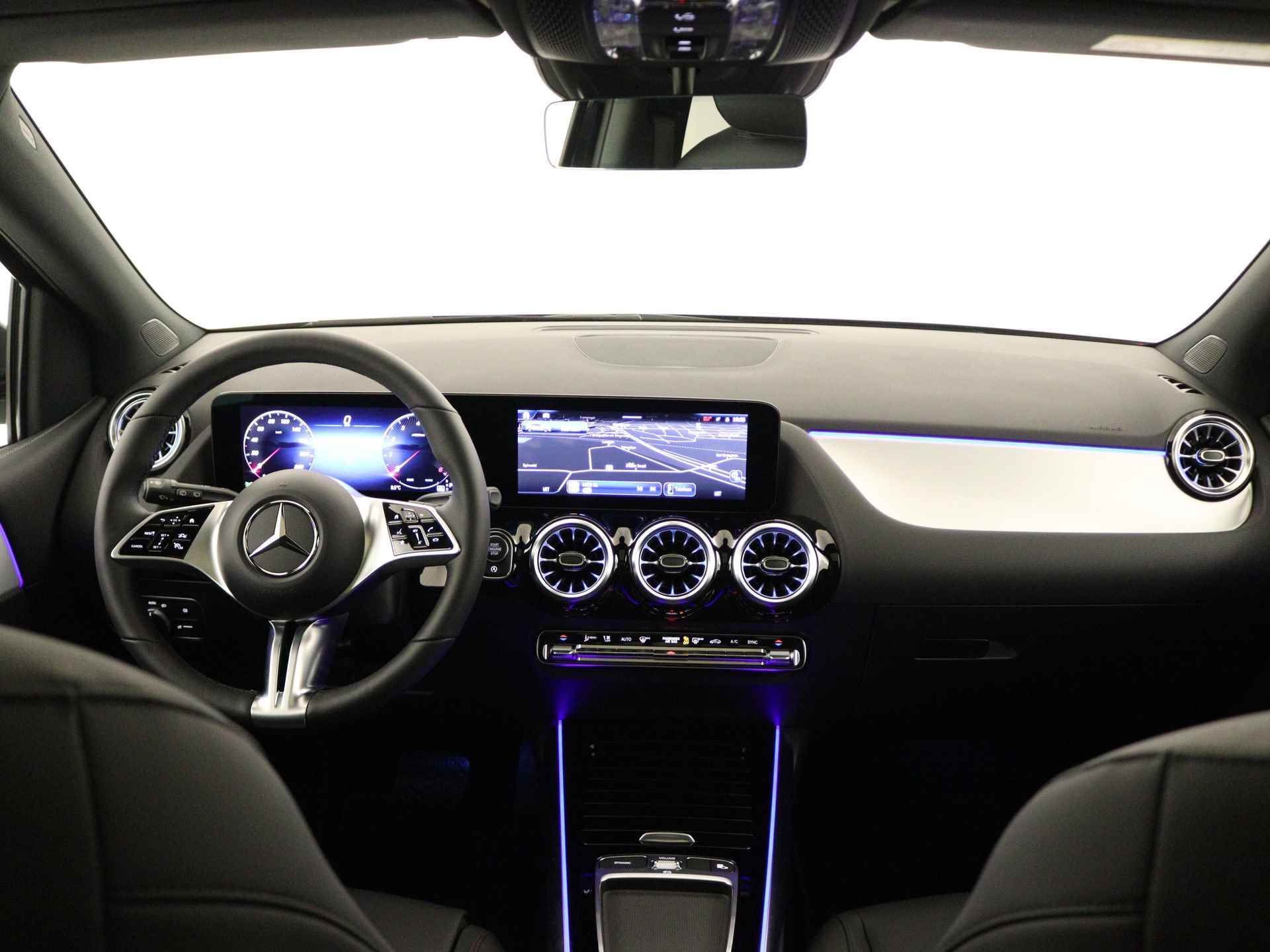 Mercedes-Benz B-Klasse 180 Luxury Line | Rijassistentiepakket | Panoramaschuifdak | Sfeerverlichting | Apple CarPlay | Android Auto | Inclusief 24 maanden Mercedes-Benz Certified garantie voor Europa. - 5/38