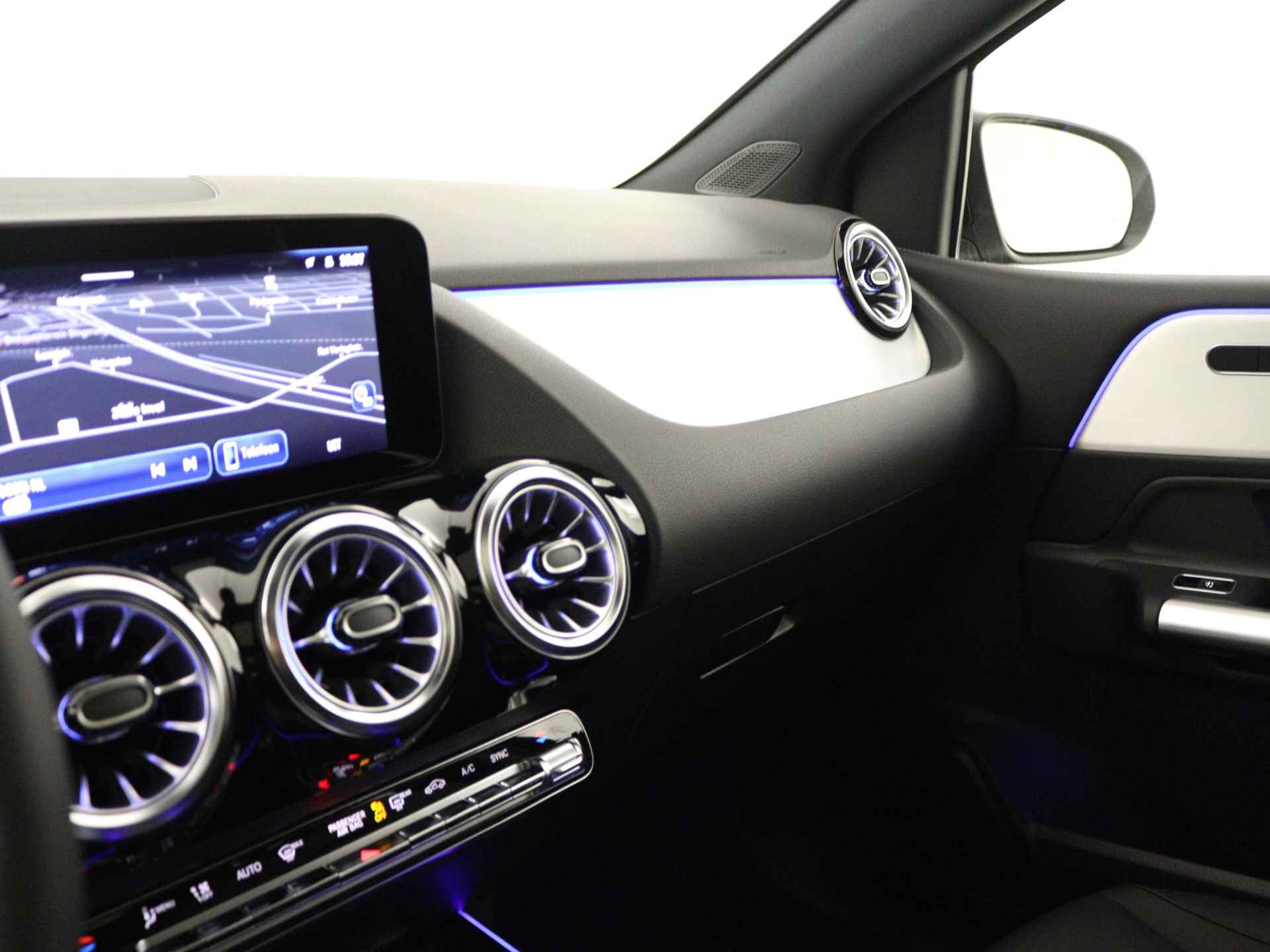Mercedes-Benz B-Klasse 180 Luxury Line | Rijassistentiepakket | Panoramaschuifdak | Sfeerverlichting | Apple CarPlay | Android Auto | Inclusief 24 maanden Mercedes-Benz Certified garantie voor Europa. - 7/38