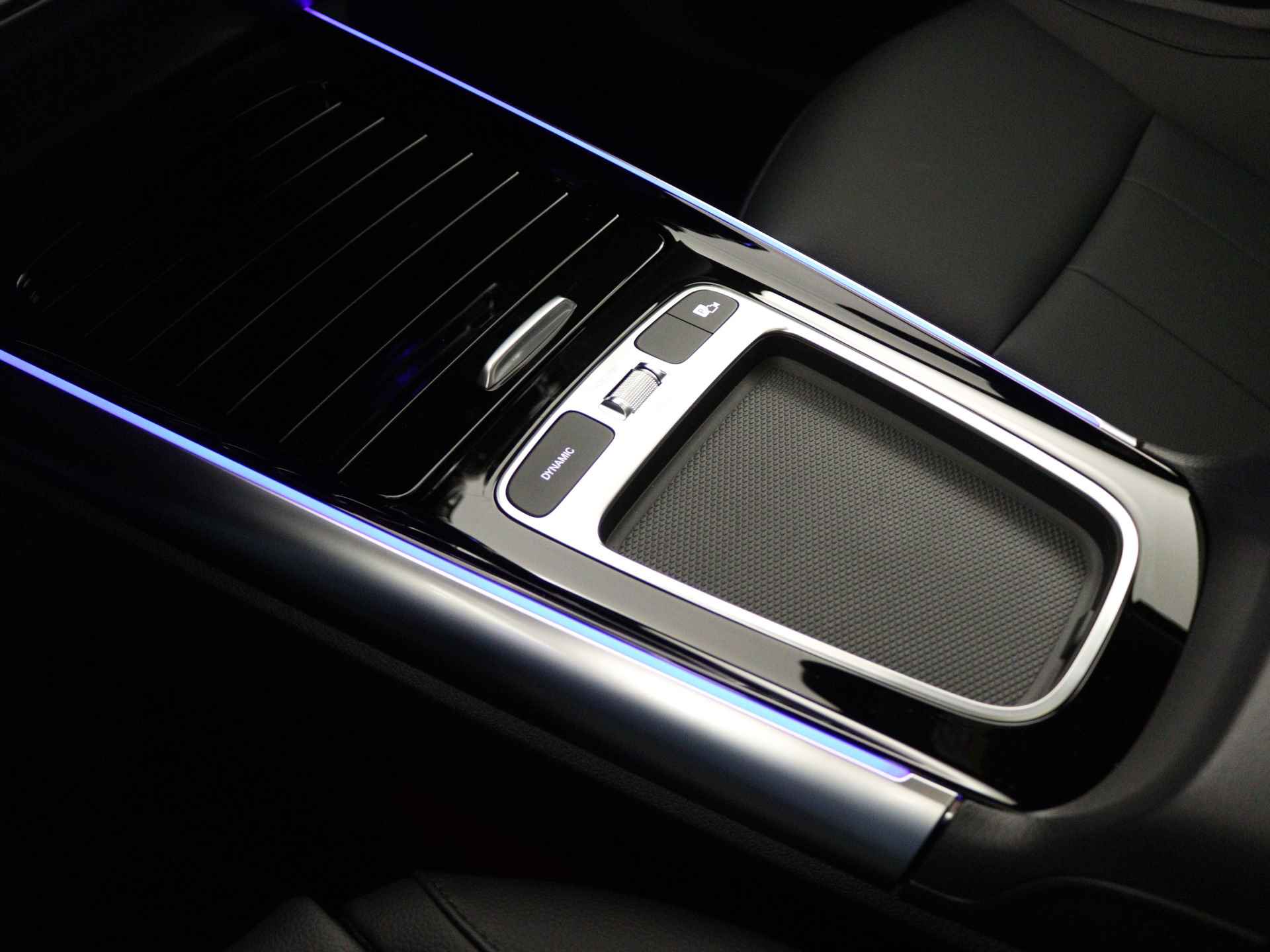 Mercedes-Benz B-Klasse 180 Luxury Line | Rijassistentiepakket | Panoramaschuifdak | Sfeerverlichting | Apple CarPlay | Android Auto | Inclusief 24 maanden Mercedes-Benz Certified garantie voor Europa. - 10/38