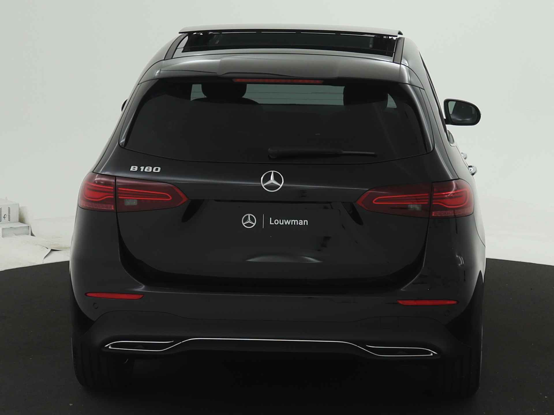 Mercedes-Benz B-Klasse 180 Luxury Line | Rijassistentiepakket | Panoramaschuifdak | Sfeerverlichting | Apple CarPlay | Android Auto | Inclusief 24 maanden Mercedes-Benz Certified garantie voor Europa. - 24/38