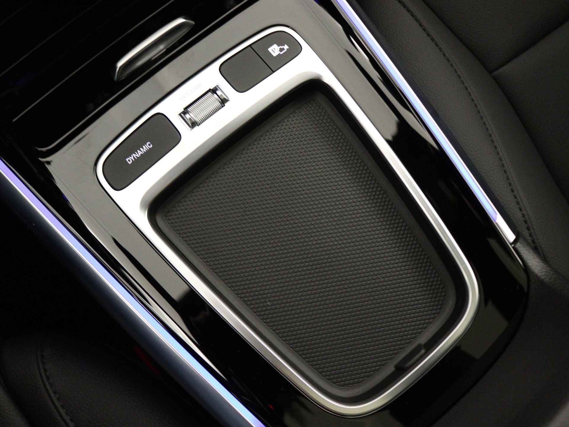 Mercedes-Benz B-Klasse 180 Luxury Line | Rijassistentiepakket | Panoramaschuifdak | Sfeerverlichting | Apple CarPlay | Android Auto | Inclusief 24 maanden Mercedes-Benz Certified garantie voor Europa. - 30/38