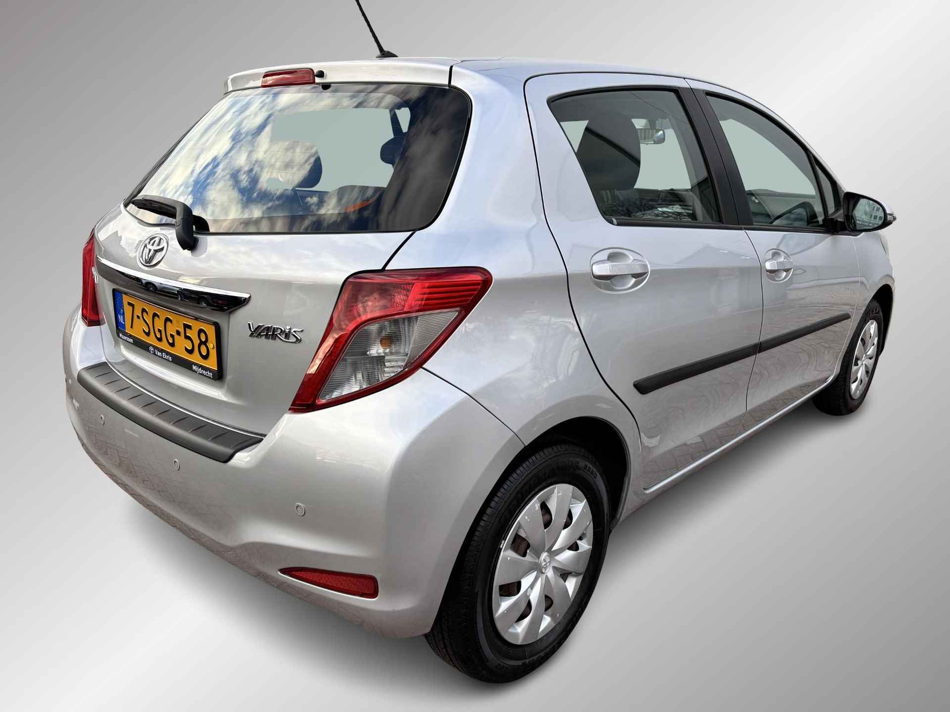 Toyota Yaris 1.0 VVT-i Now Parkeersensoren, Airco,Radio cd-speler, Cruise Controle, USB, AB op CDV - 2/34