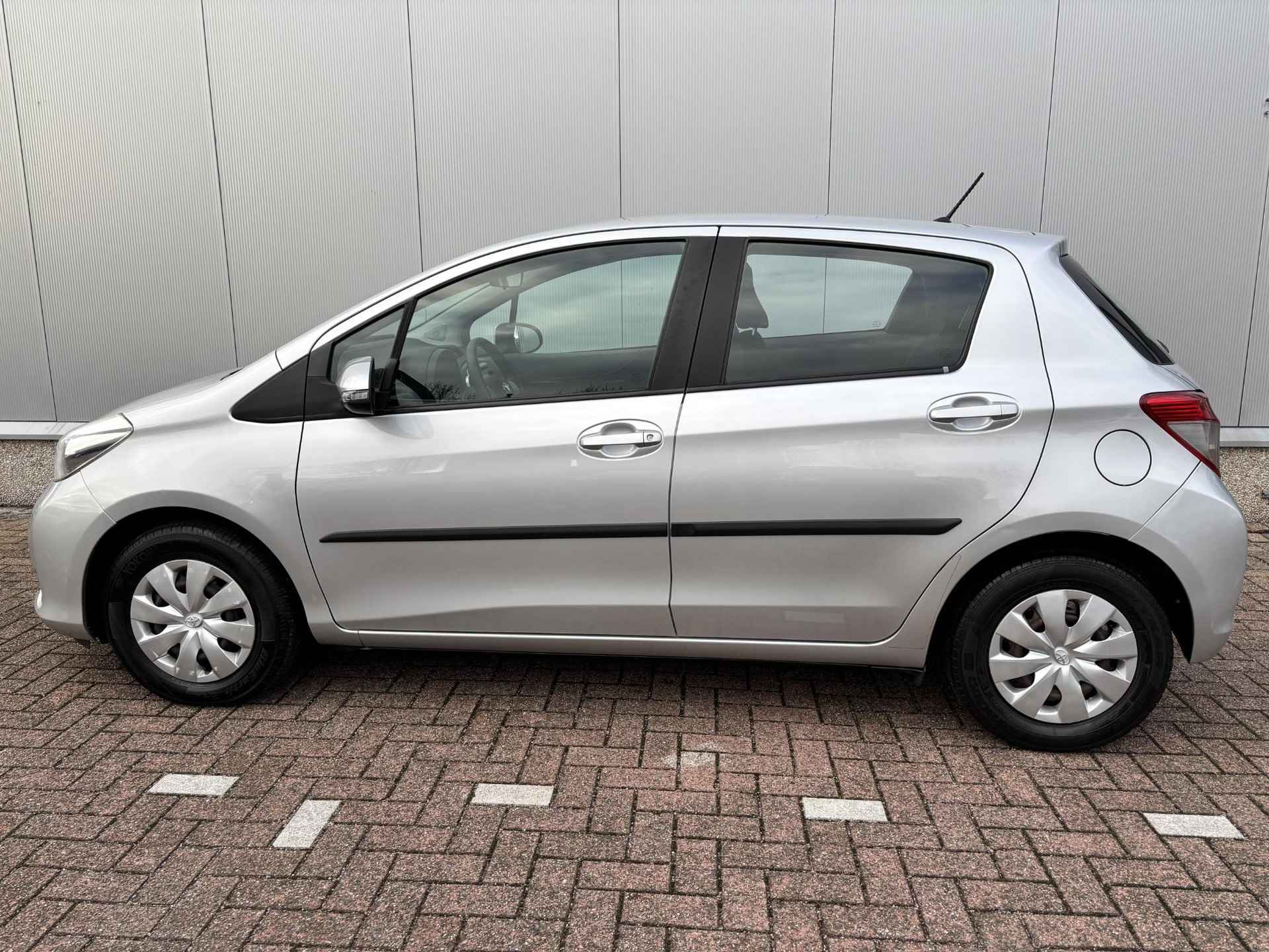 Toyota Yaris 1.0 VVT-i Now Parkeersensoren, Airco,Radio cd-speler, Cruise Controle, USB, AB op CDV - 9/34