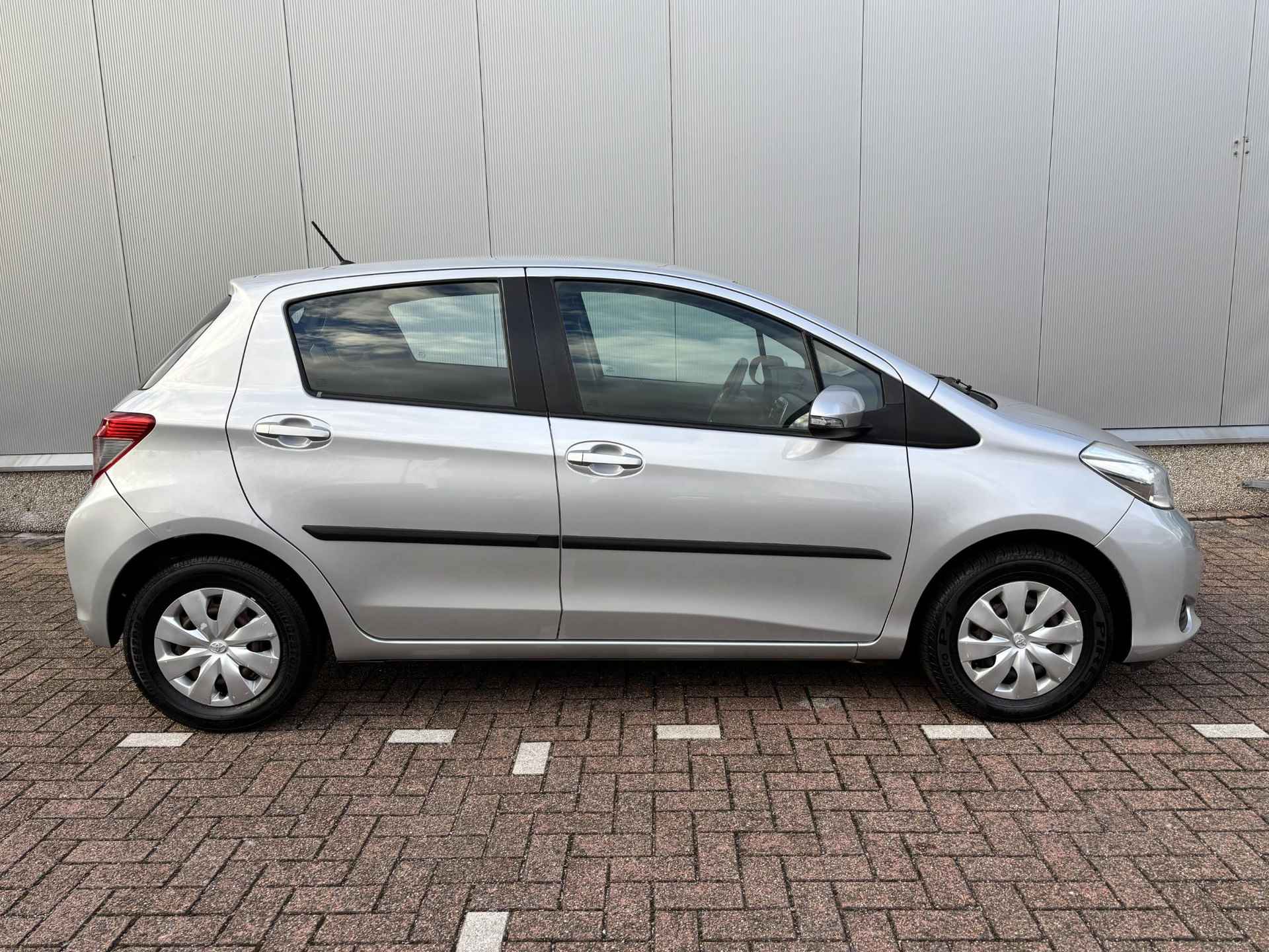 Toyota Yaris 1.0 VVT-i Now Parkeersensoren, Airco,Radio cd-speler, Cruise Controle, USB, AB op CDV - 10/34