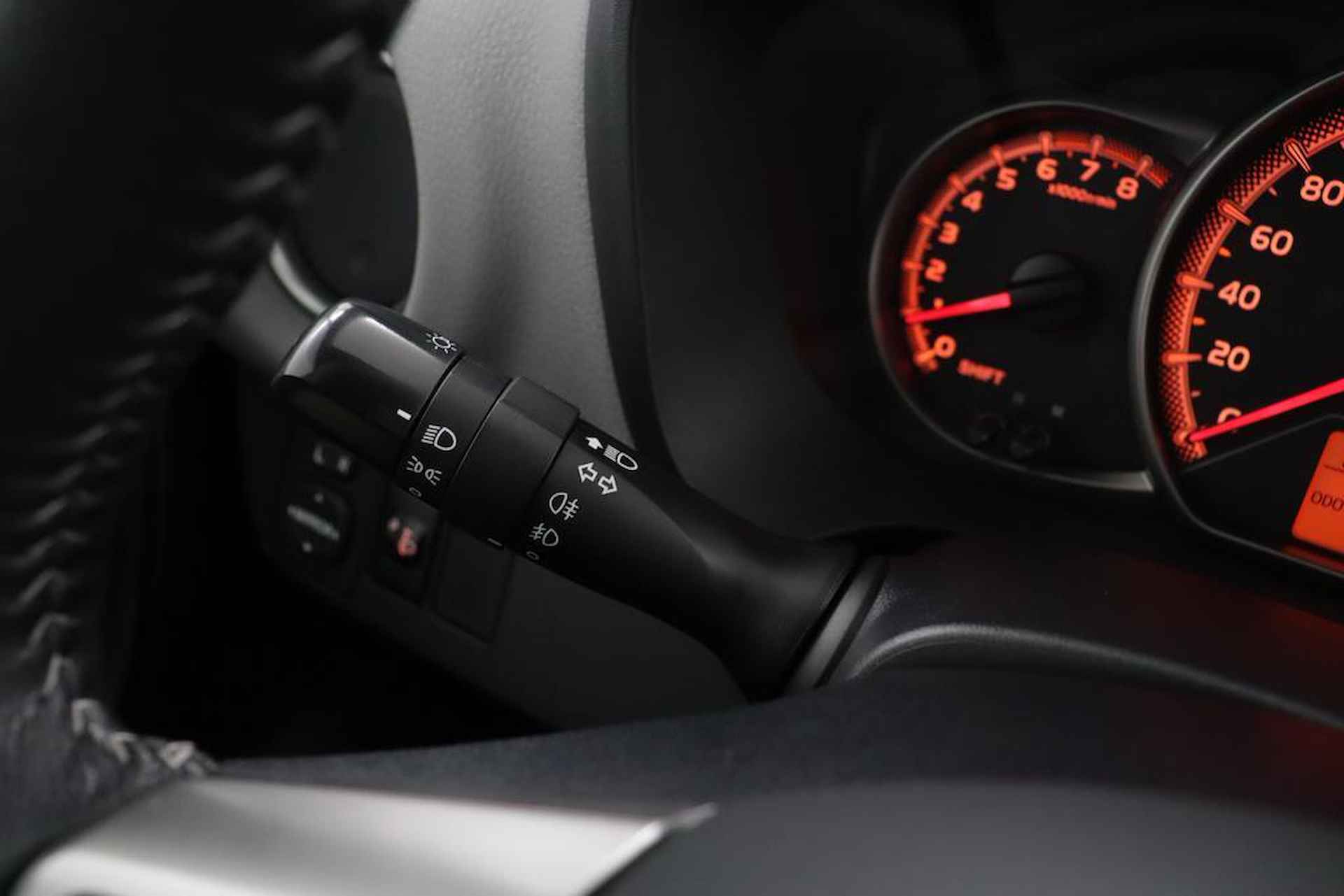 Toyota Yaris 1.3 VVT-i Trend | Navigatie | Trekhaak | lm velgen | - 30/50