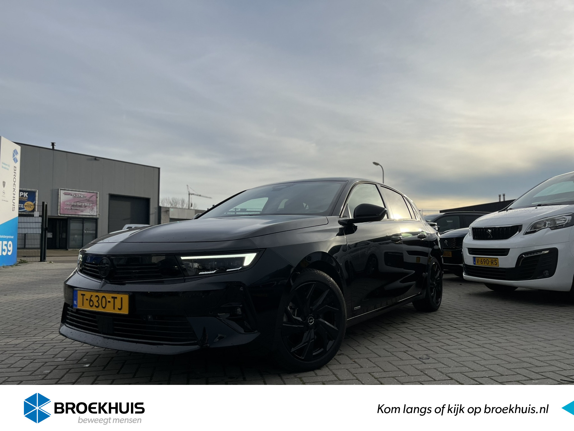 Opel Astra *1.6 Hybrid Level 4 | 360˚ Camera | Parkeersensoren Voor + Achter | Adaptieve Cruise | Heads-up Display | Stoel/Stuurverwarming  Carplay | Navigatie | LED | DAB | Bluetooth bij viaBOVAG.nl