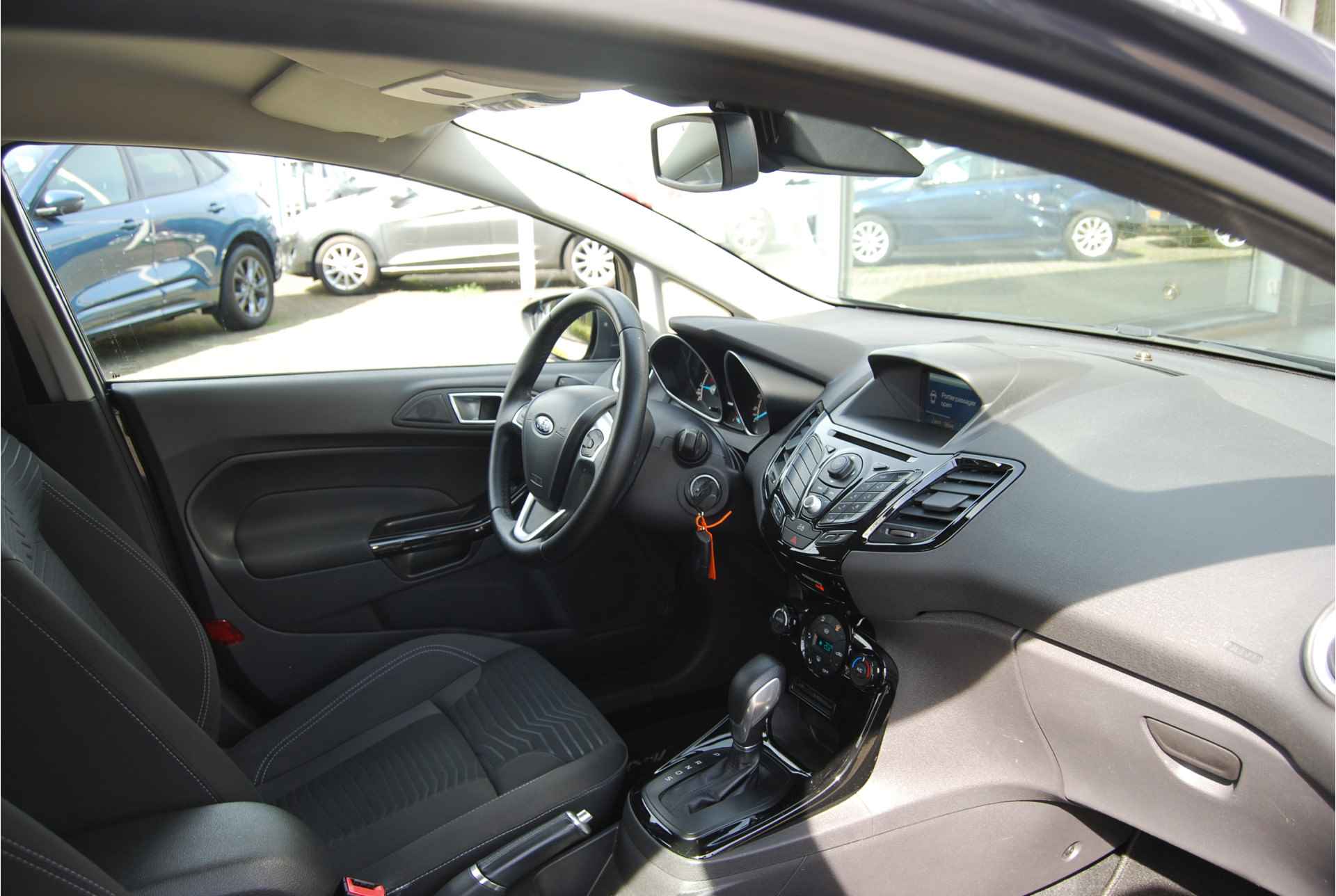 Ford Fiesta 1.0 EcoBoost 100PK Titanium Automaat 1e EIGENAAR | NAVIGATIE | BLUETOOTH | CLIMATE | CRUISE - 28/41
