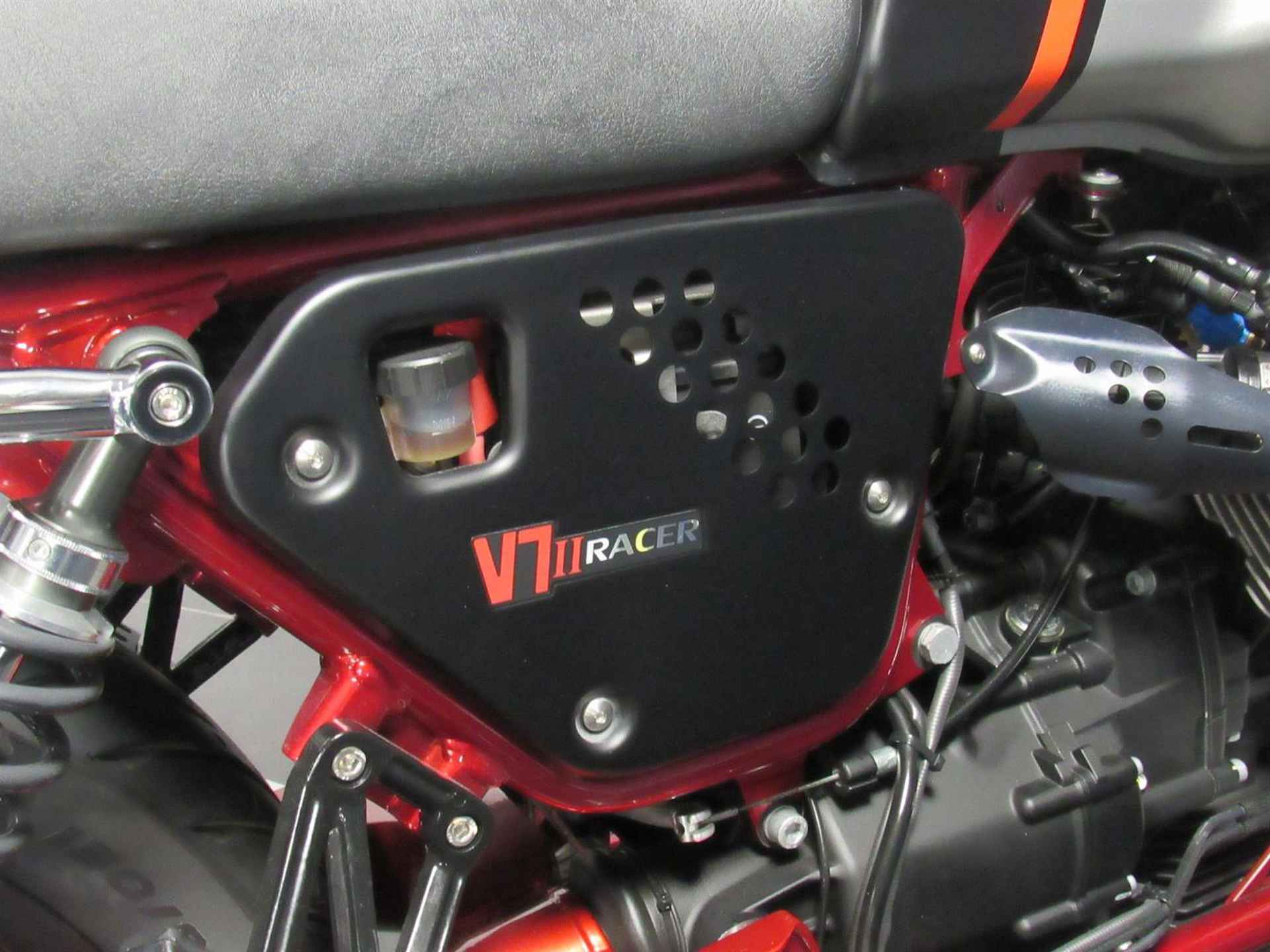 Moto Guzzi V 7 II RACER - 2019 - 8/15