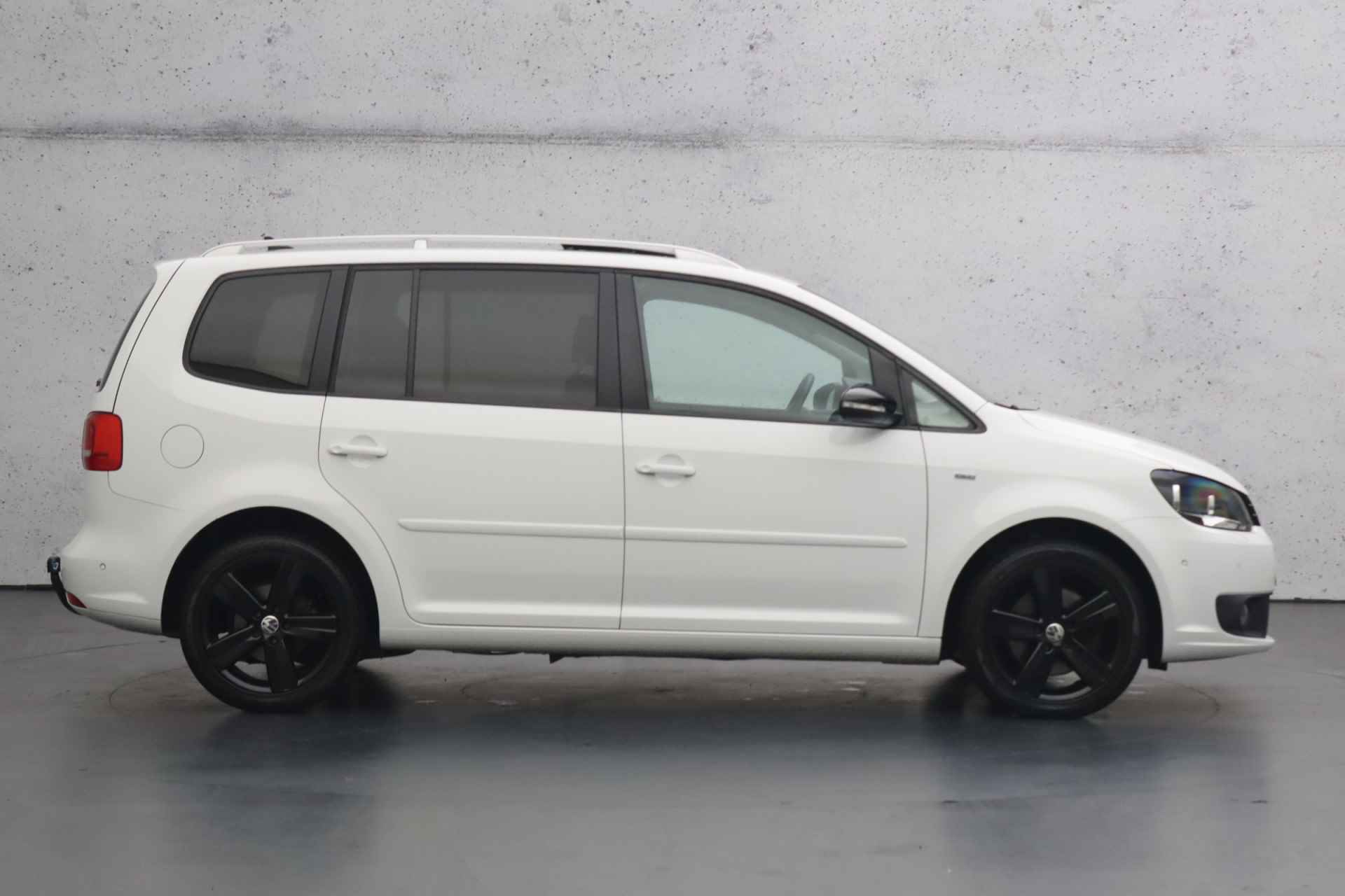 Volkswagen Touran 1.4 TSI Highline | Elektrisch glazen panoramadak | Apple carplay | Cruise control | Parkeersensoren - 24/31