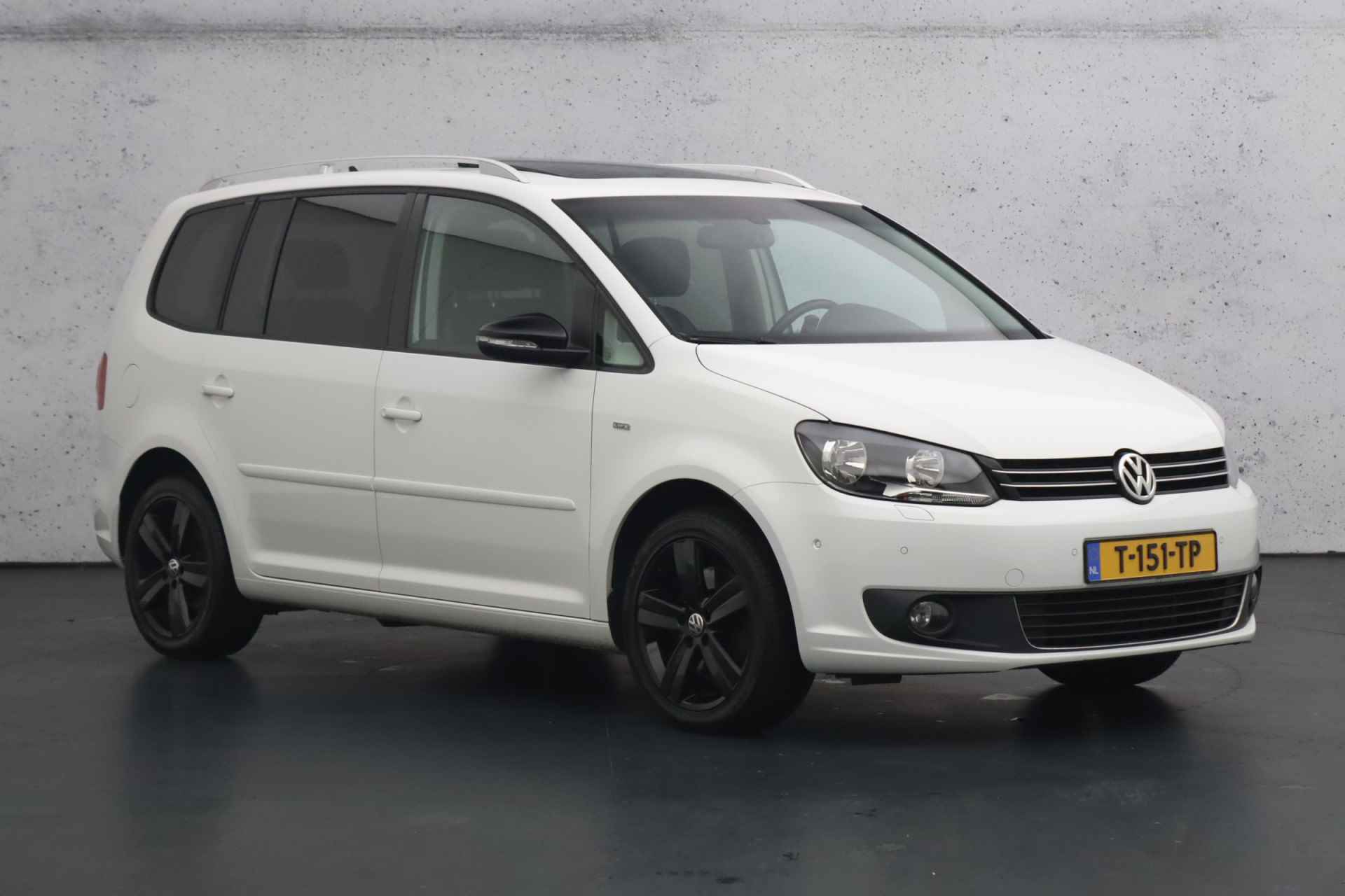 Volkswagen Touran 1.4 TSI Highline | Elektrisch glazen panoramadak | Apple carplay | Cruise control | Parkeersensoren - 25/31