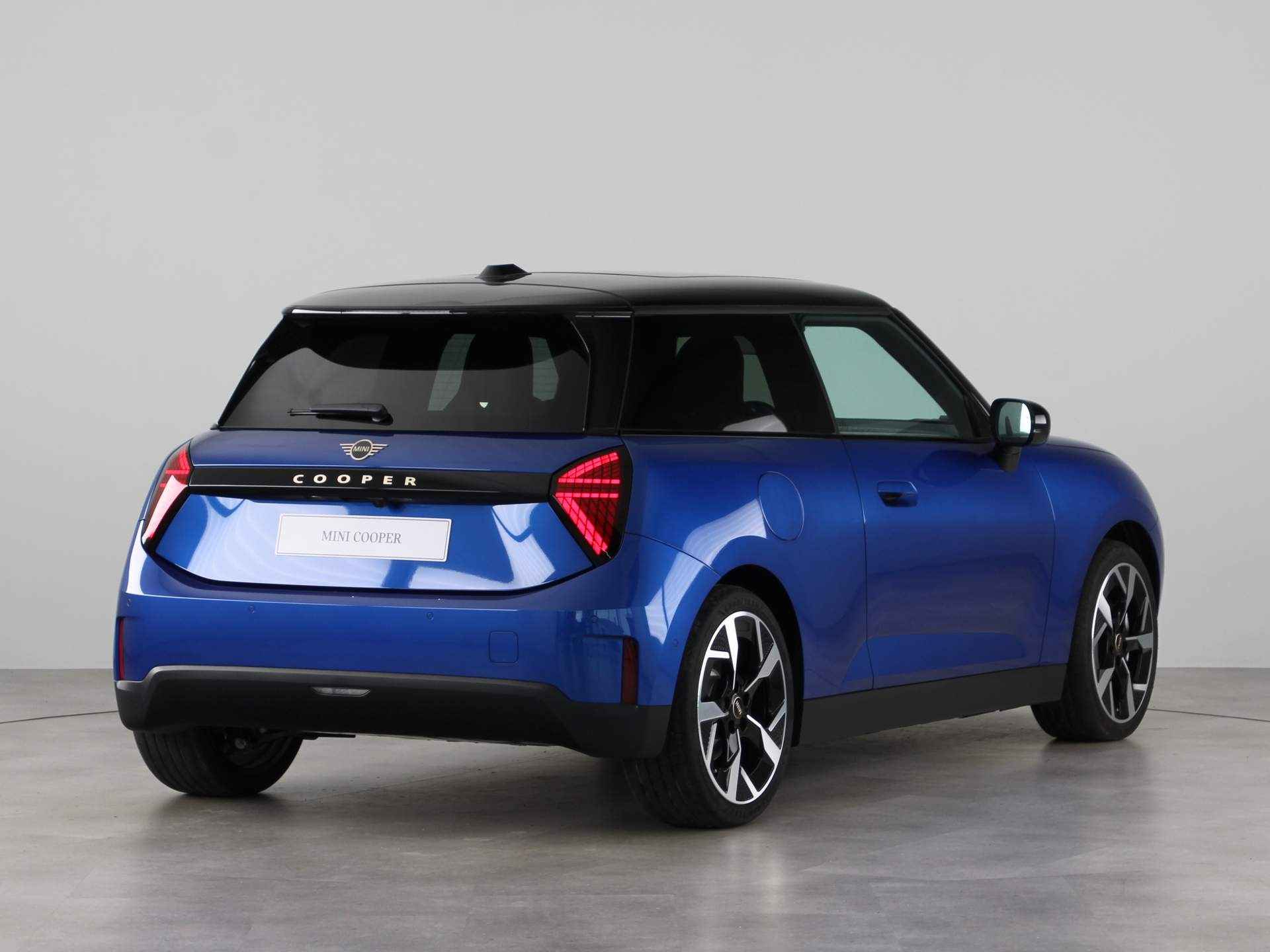 MINI Cooper E Favoured Pakket M PRIVATE LEASE EUR 489,- (48 mnd/10.000 km) - 10/25