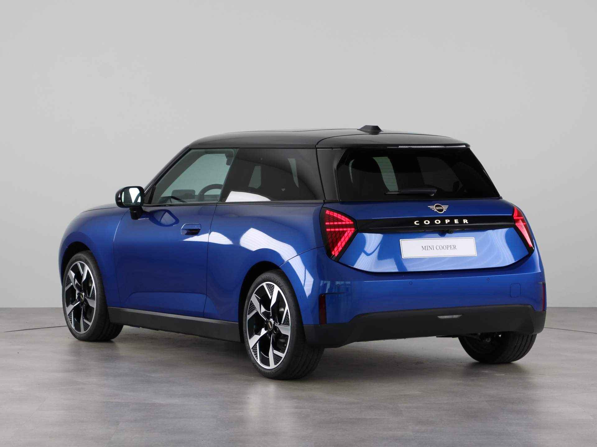 MINI Cooper E Favoured Pakket M PRIVATE LEASE EUR 489,- (48 mnd/10.000 km) - 12/25