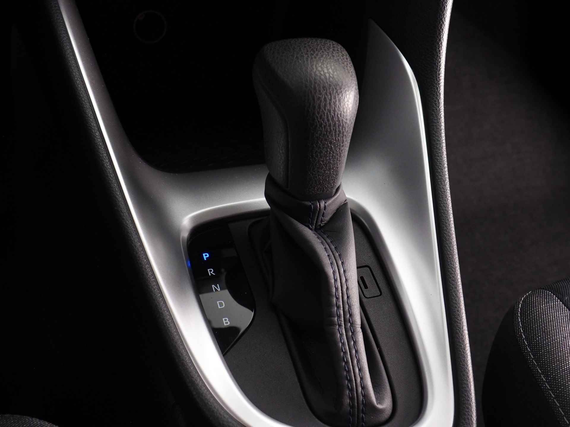 Toyota Yaris 1.5 Hybrid Active | Adaptive Cruise Control | Botsherkenning | Stoelverwarming | Stuurwielverwarmd | Lane Assist | Apple CarPlay/ Android Auto | Achteruitrijcamera | Climate Control | DAB | Grootlichtassistent - 24/32