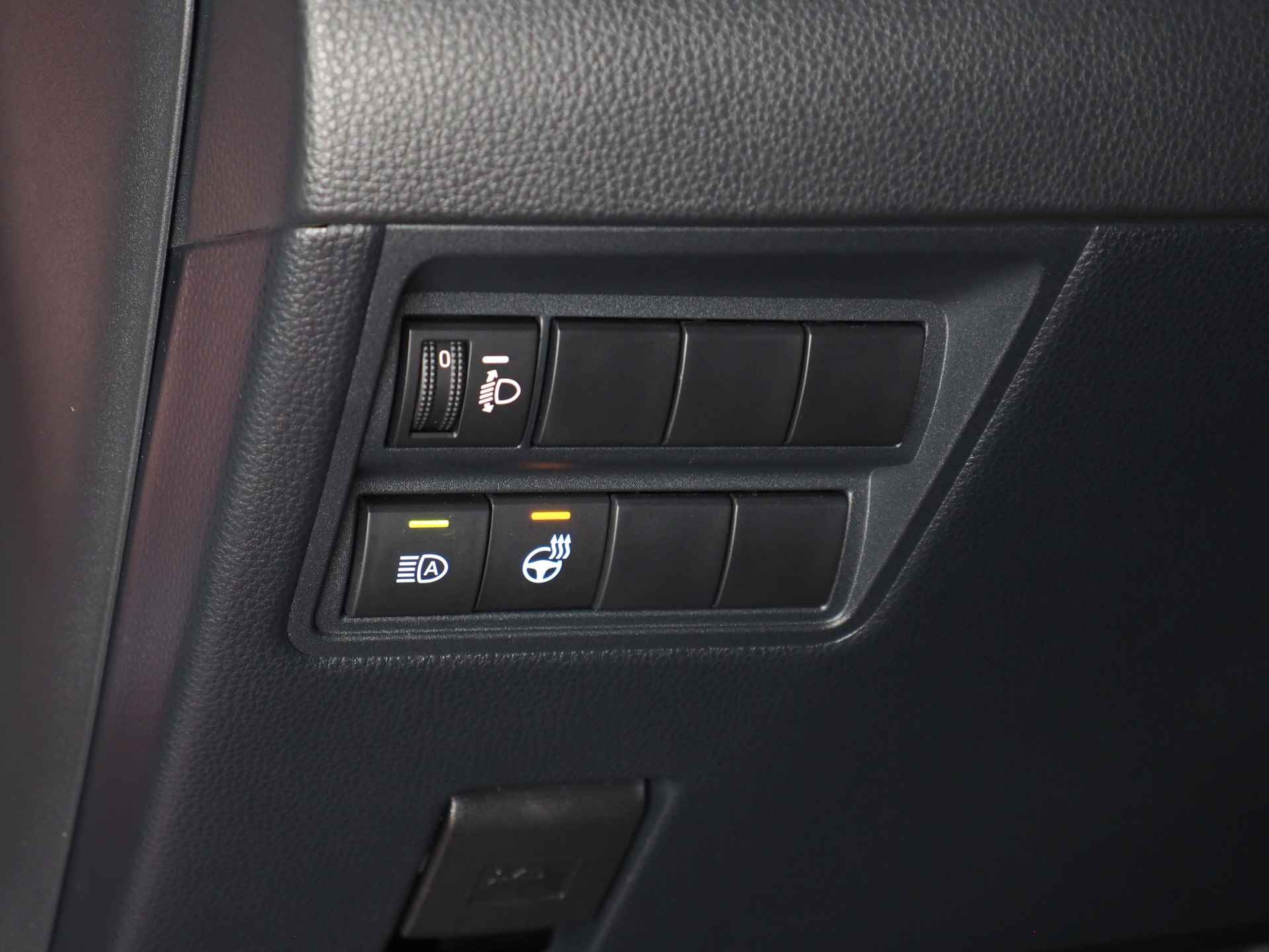 Toyota Yaris 1.5 Hybrid Active | Adaptive Cruise Control | Botsherkenning | Stoelverwarming | Stuurwielverwarmd | Lane Assist | Apple CarPlay/ Android Auto | Achteruitrijcamera | Climate Control | DAB | Grootlichtassistent - 17/32