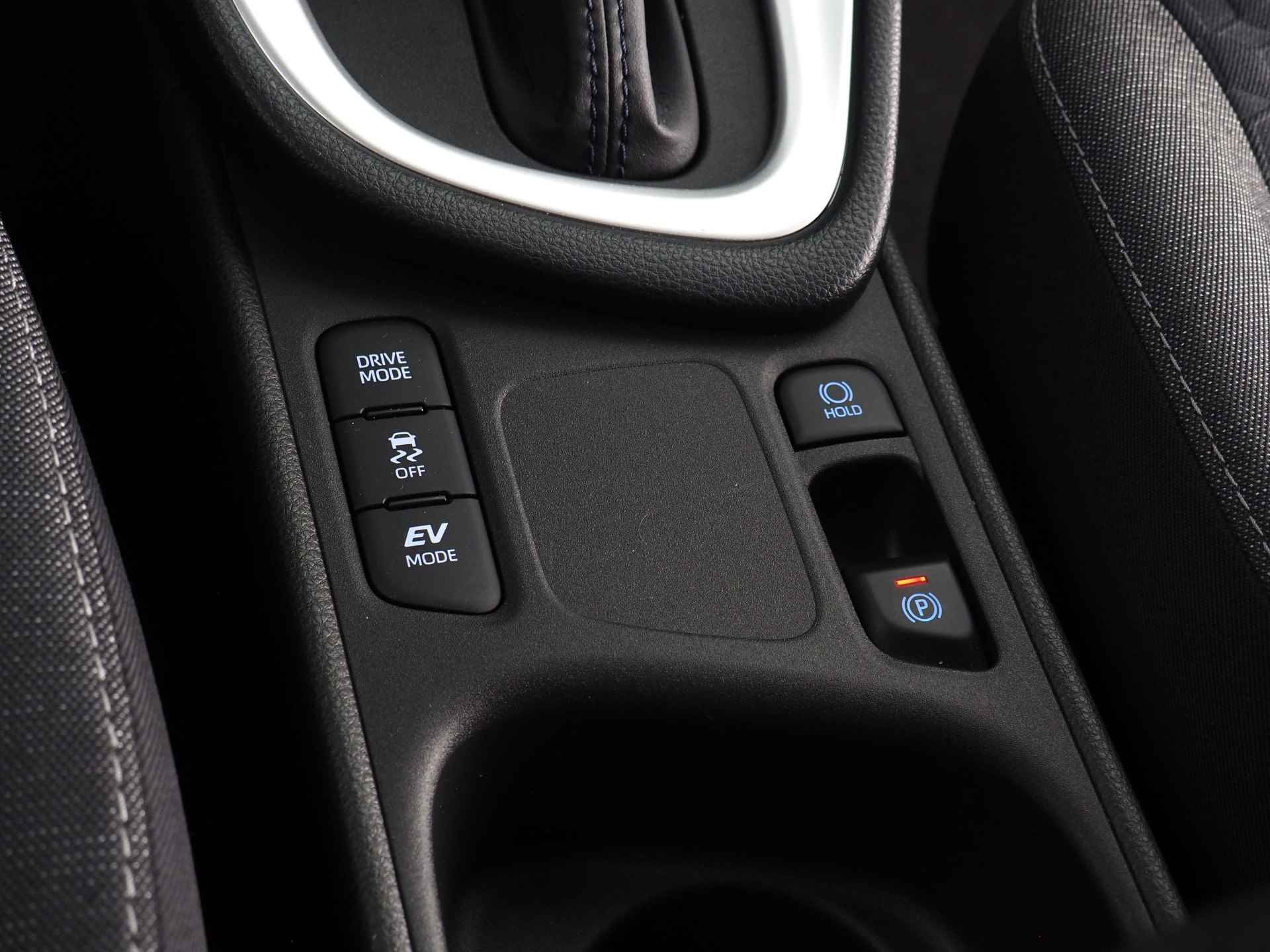 Toyota Yaris 1.5 Hybrid Active | Adaptive Cruise Control | Botsherkenning | Stoelverwarming | Stuurwielverwarmd | Lane Assist | Apple CarPlay/ Android Auto | Achteruitrijcamera | Climate Control | DAB | Grootlichtassistent - 25/32