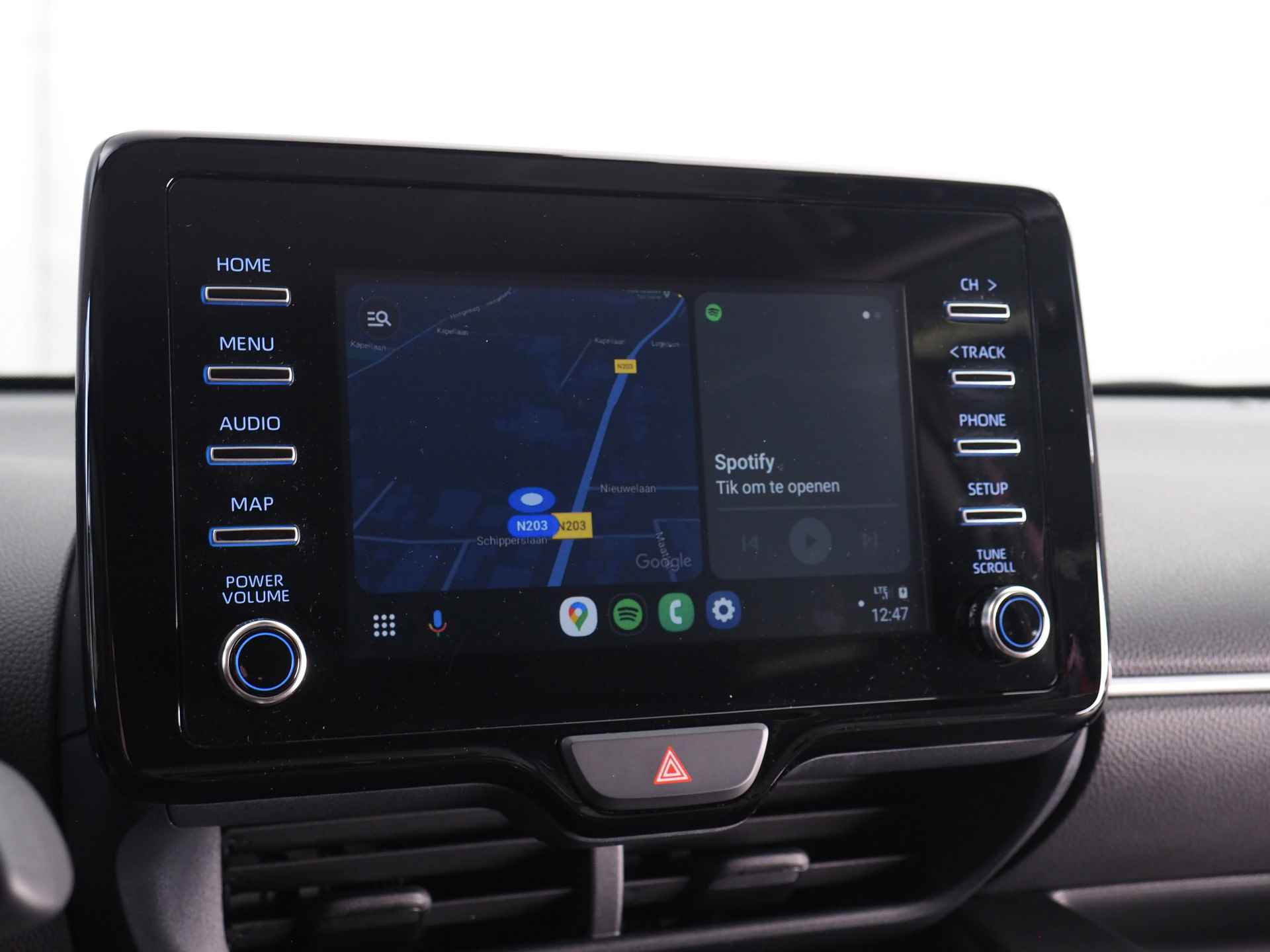 Toyota Yaris 1.5 Hybrid Active | Adaptive Cruise Control | Botsherkenning | Stoelverwarming | Stuurwielverwarmd | Lane Assist | Apple CarPlay/ Android Auto | Achteruitrijcamera | Climate Control | DAB | Grootlichtassistent - 26/32