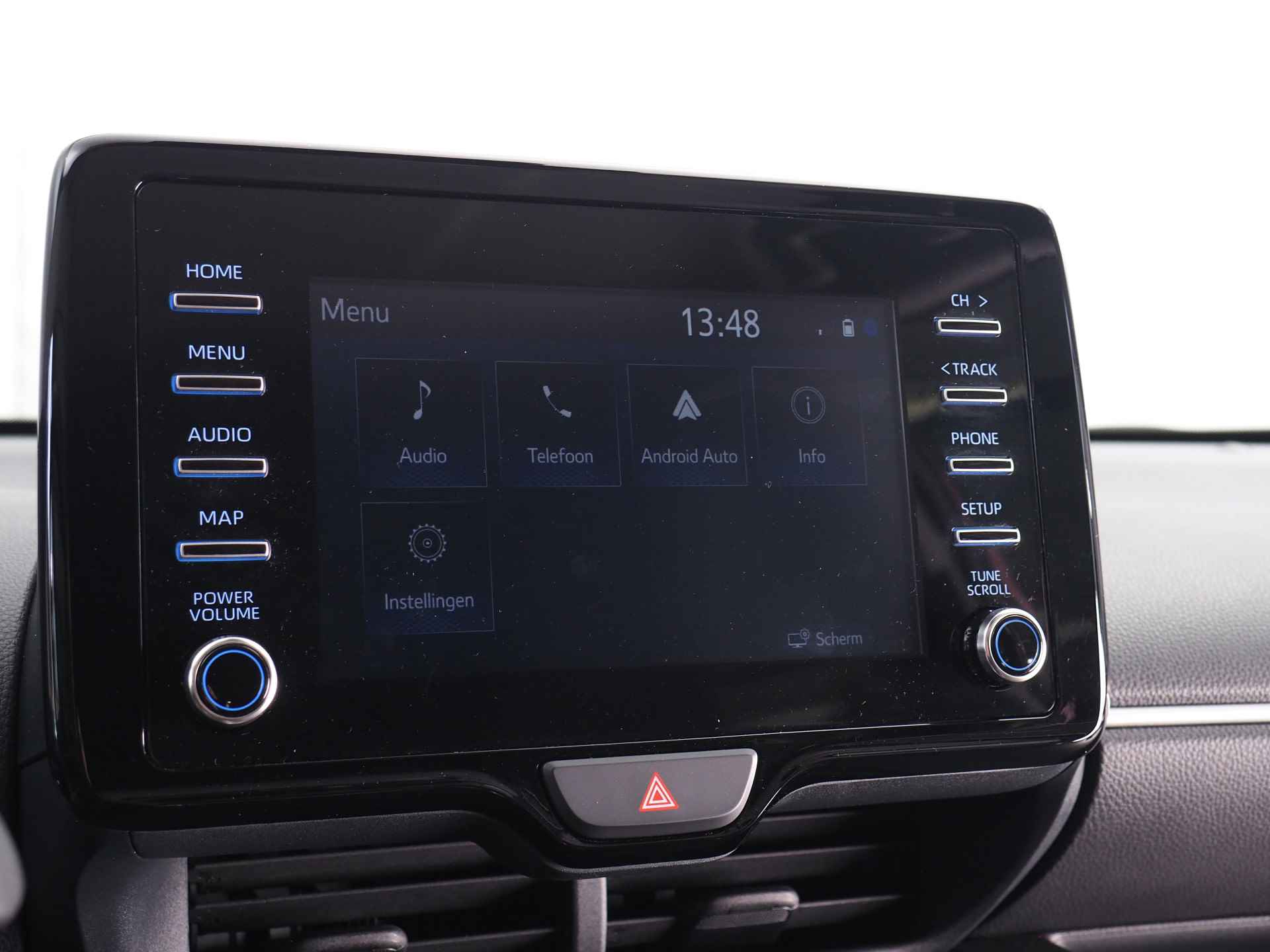 Toyota Yaris 1.5 Hybrid Active | Adaptive Cruise Control | Botsherkenning | Stoelverwarming | Stuurwielverwarmd | Lane Assist | Apple CarPlay/ Android Auto | Achteruitrijcamera | Climate Control | DAB | Grootlichtassistent - 27/32